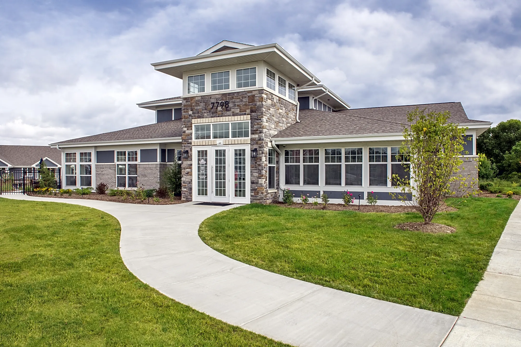 Drexel Ridge Apartments 7798 South Drexel Ridge Way Oak Creek, WI