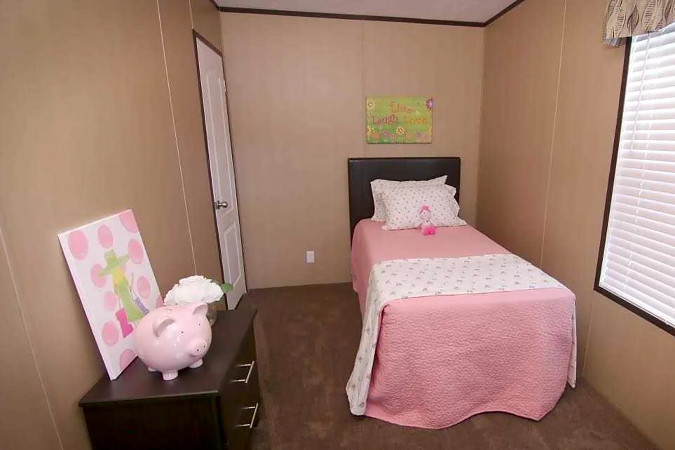 Bedroom - South Lyon Woods - South Lyon, MI