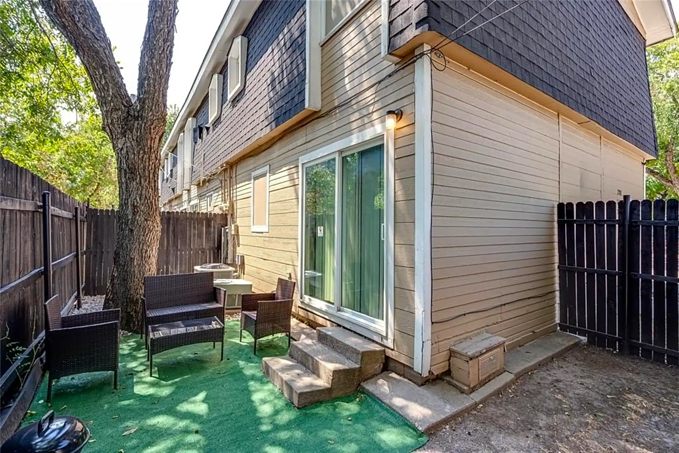 Patio / Deck - 208 W 5th St - Irving, TX