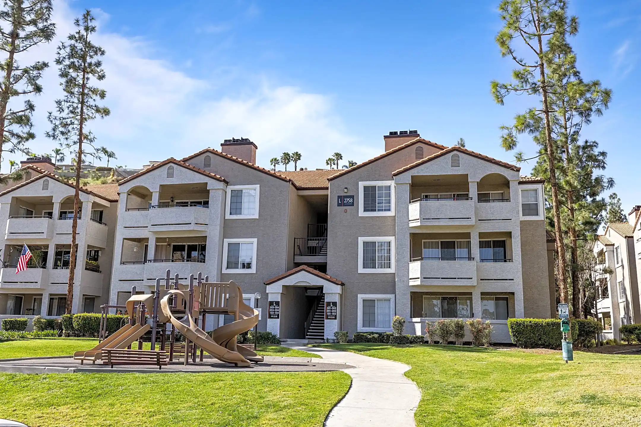 Building - Sierra Del Oro - Corona, CA
