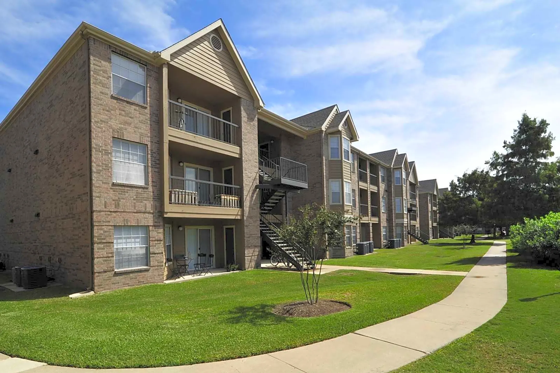 Building - The Enclave - College Station, TX