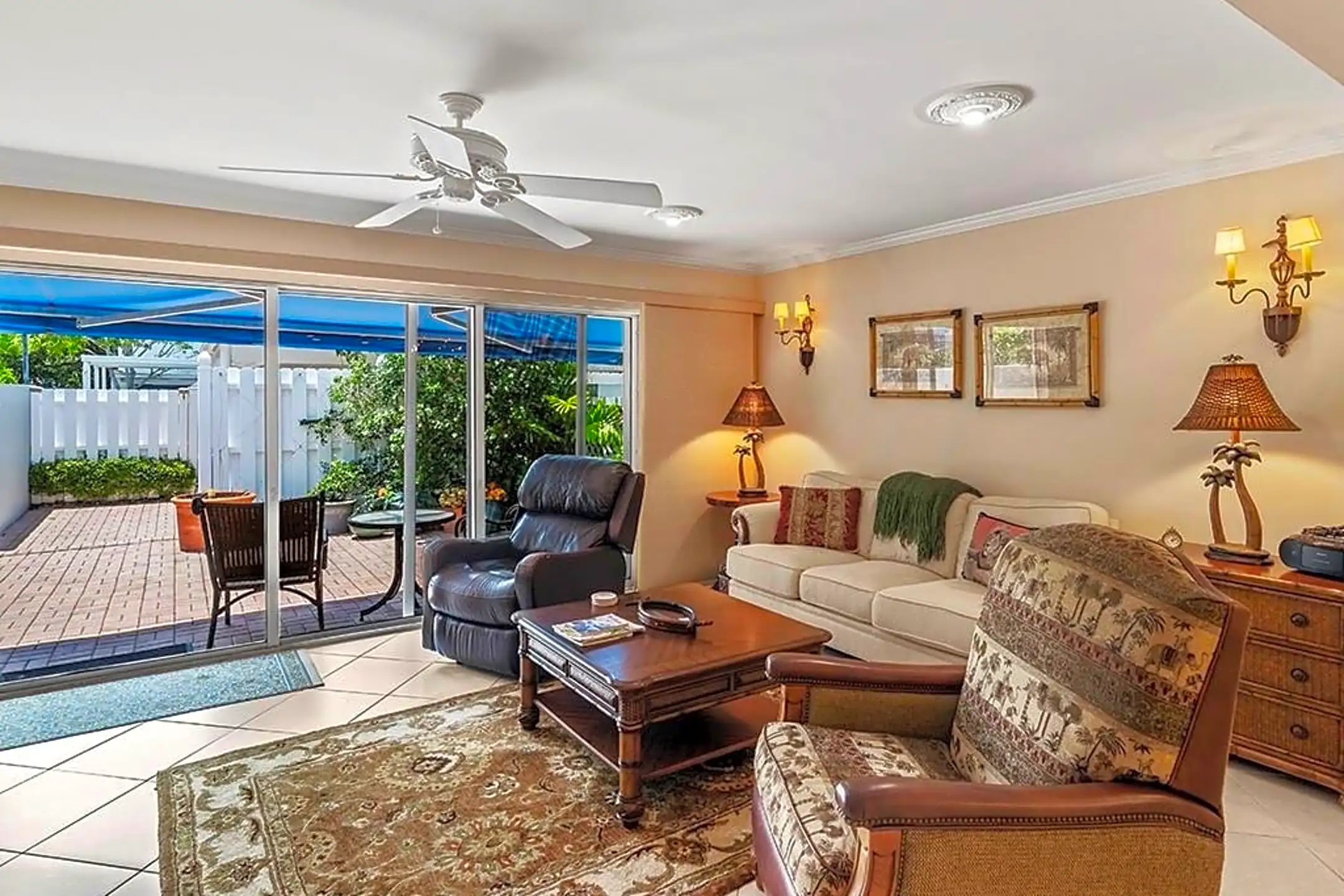 Living Room - 2701 Ocean Dr #1A - Vero Beach, FL