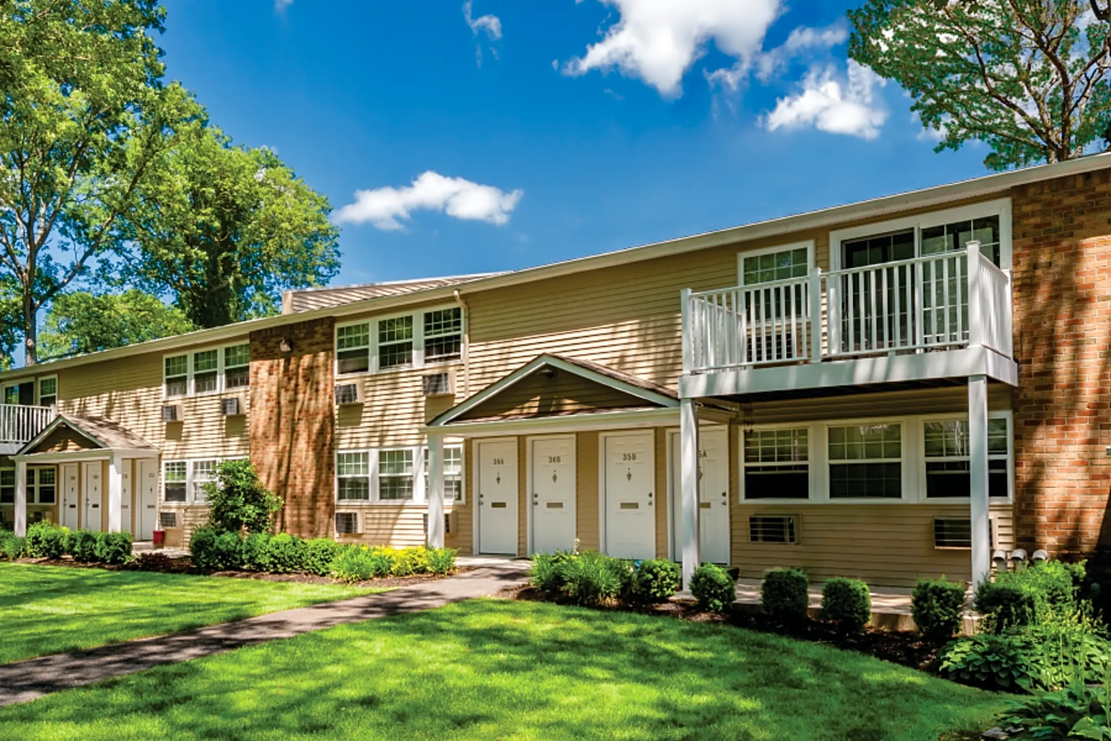 Pinewood Village - Coram, NY 11727