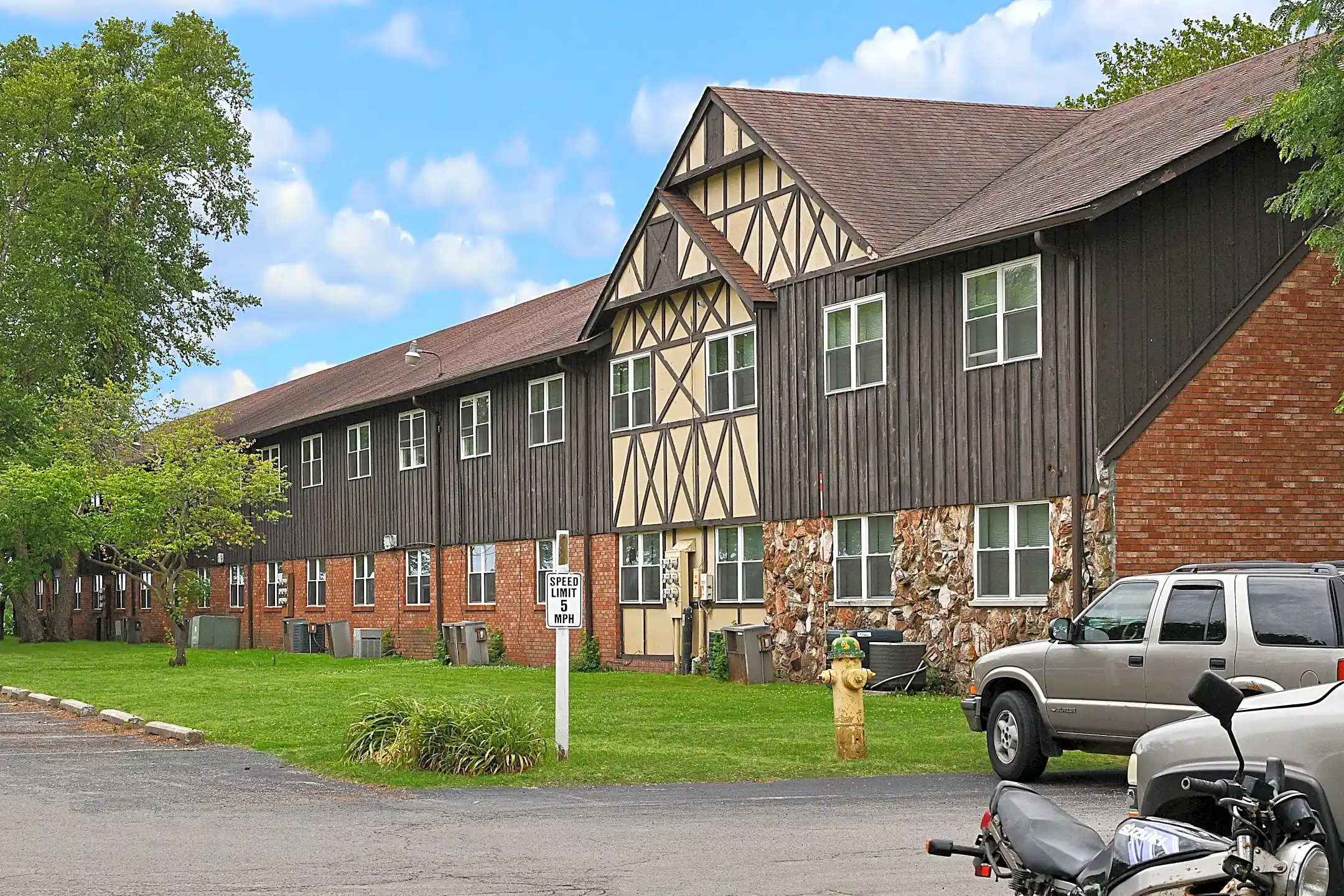 Sherwood Forest Apts 1100 W Jeffery St Kankakee, IL Apartments for