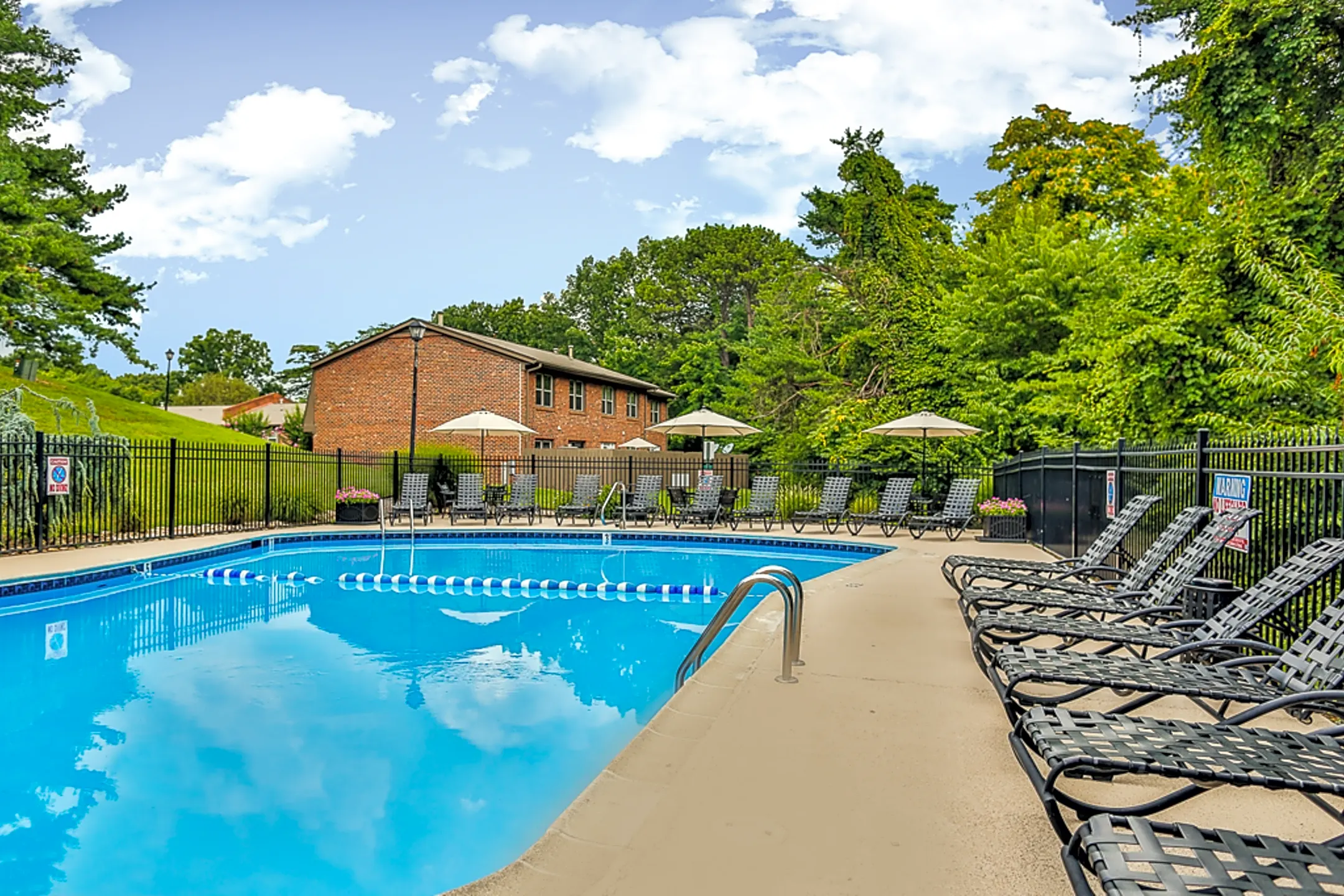 Pool - Cedar Point Apartments - Roanoke, VA