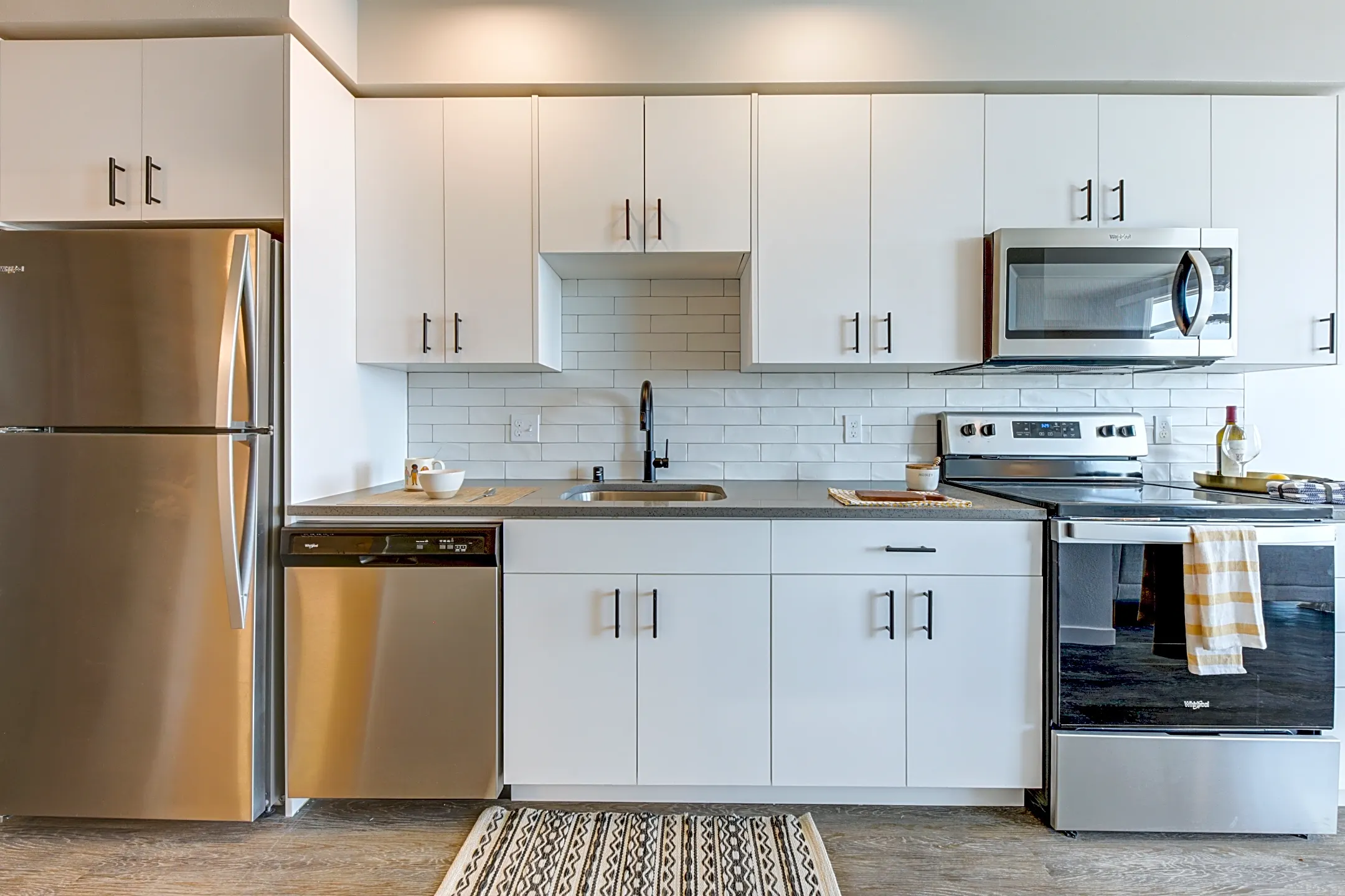 Kitchen - Roystone Apartments - Seattle, WA