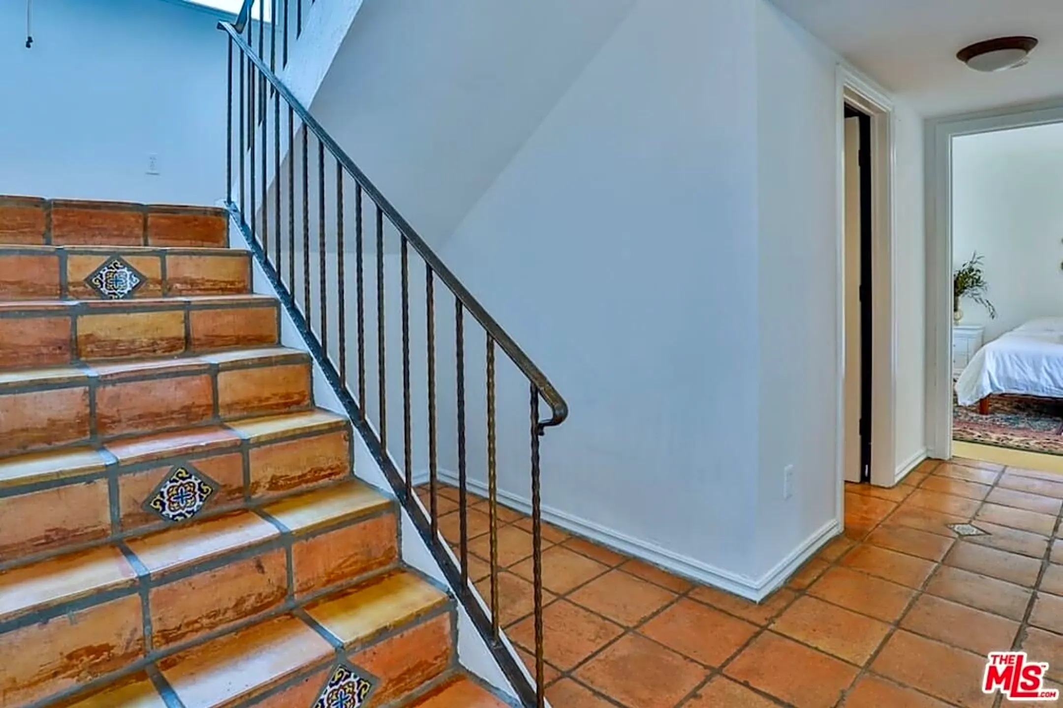 13926 Magnolia Blvd - Los Angeles, CA