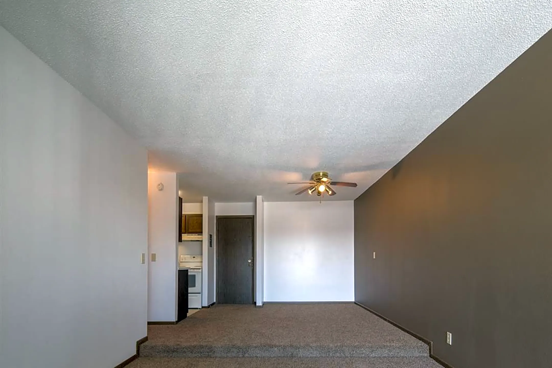 Woodlake Apartments Sioux Falls, SD 57106