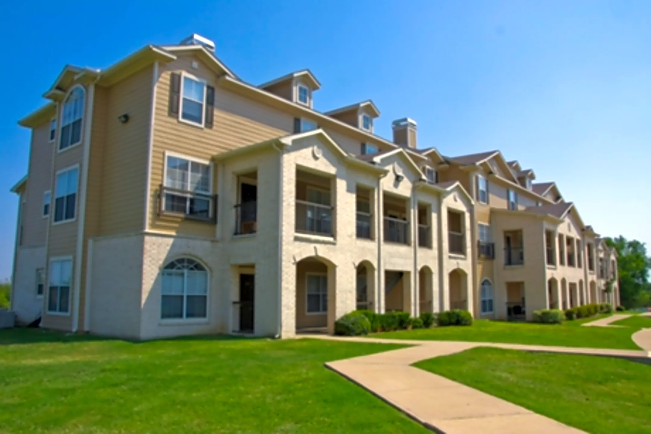 Silverton Village Apartments and Townhomes 3700 Fm 85 Ennis, TX