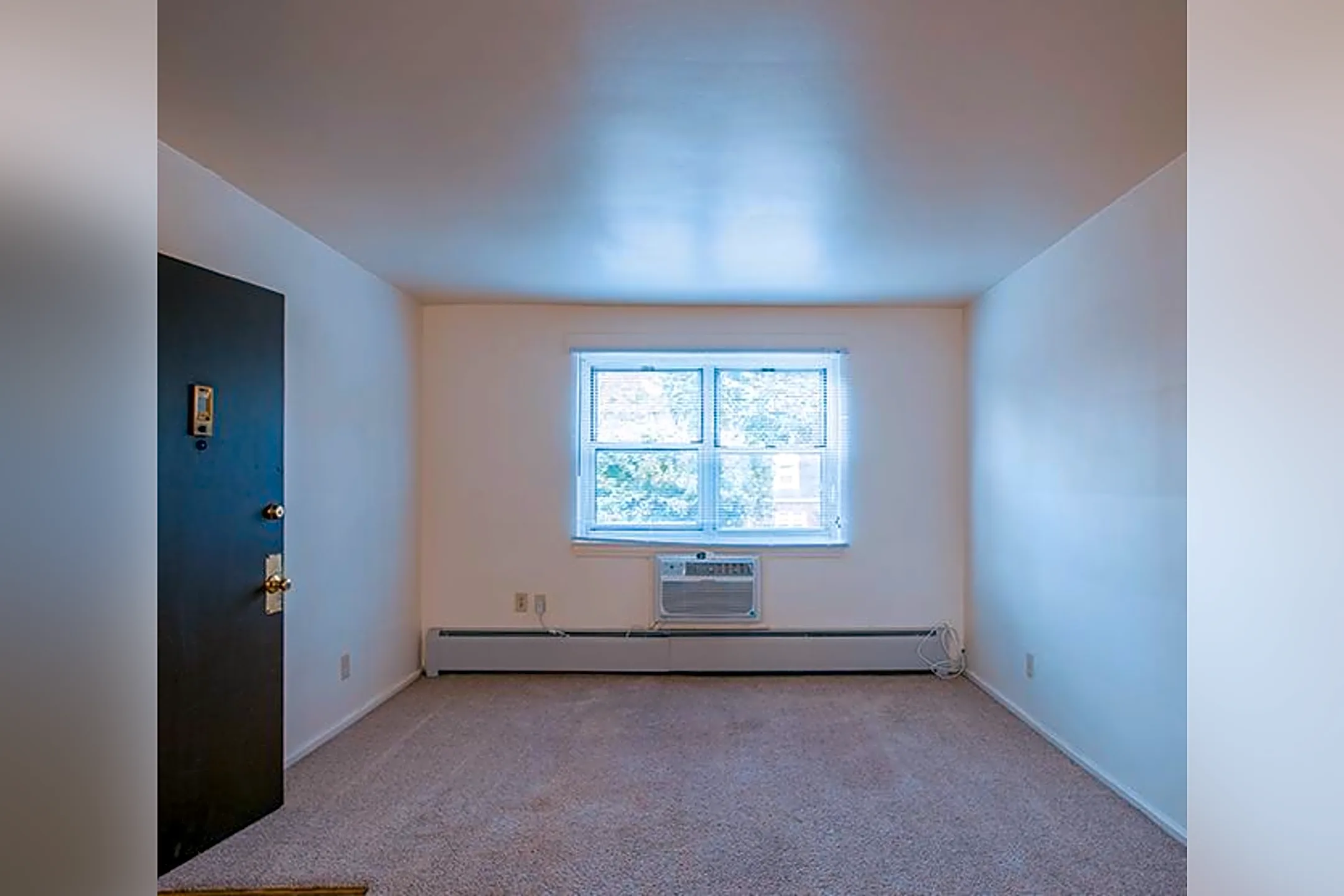 Living Room - Corlies Manor - Poughkeepsie, NY