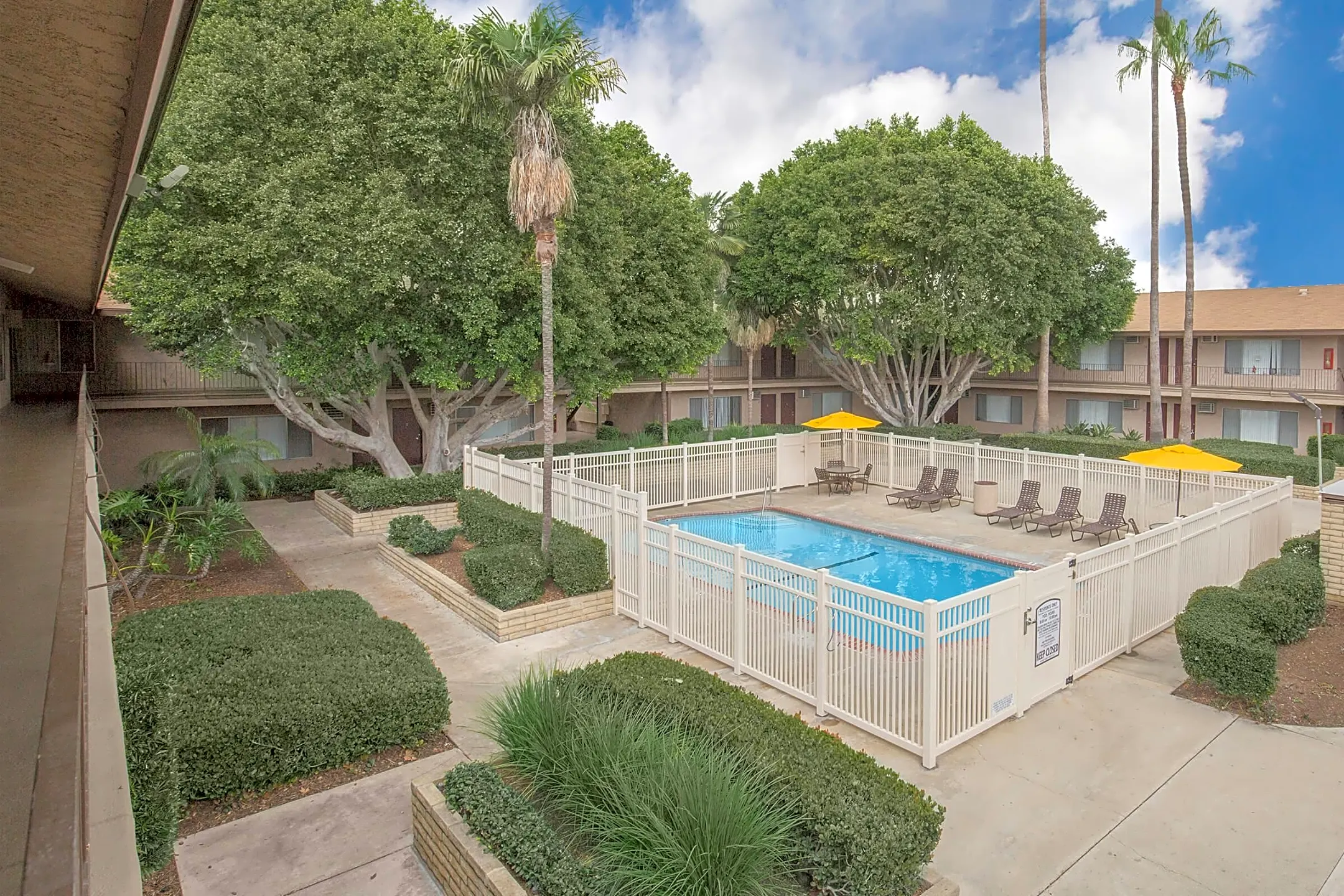 Pool - Castilian & Cordova Apartment Homes - Tustin, CA