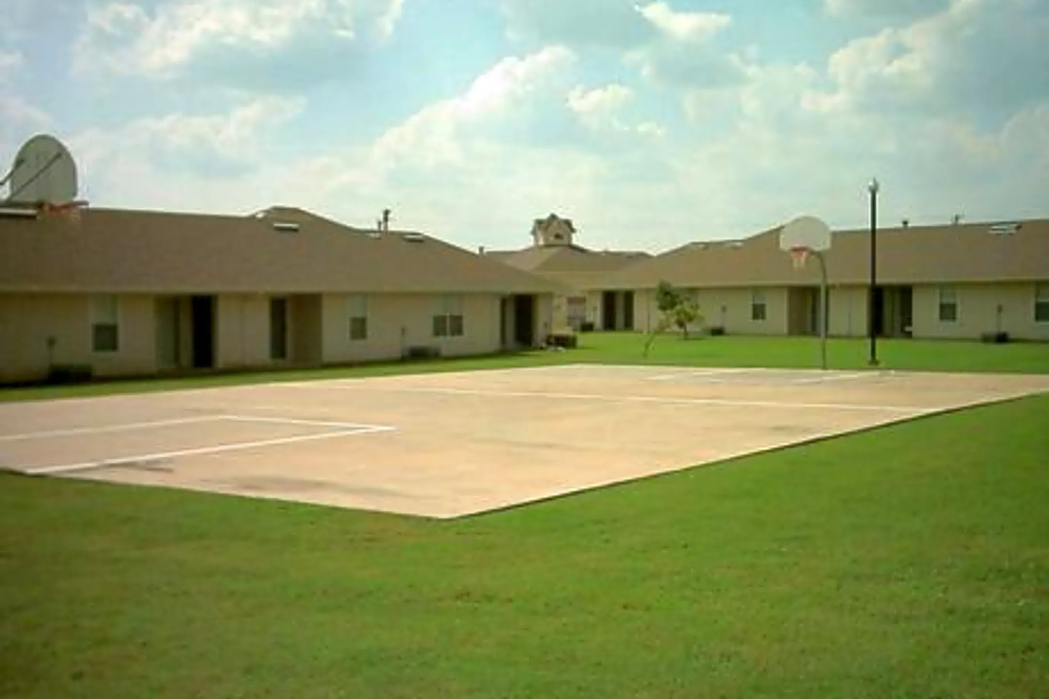 Oak Meadows Townhomes - Commerce, TX