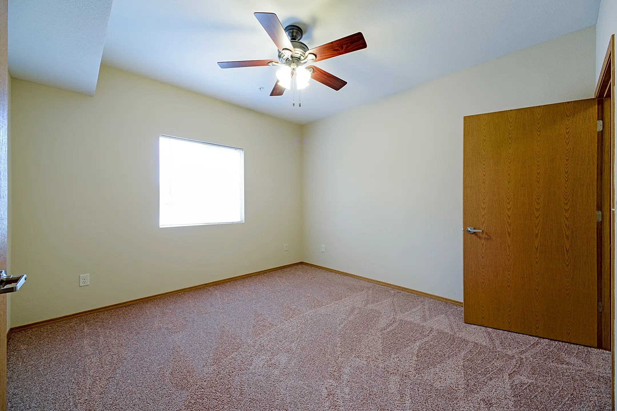 Wingover 1016 Haeffele Way Bloomington, IL Apartments for Rent Rent.