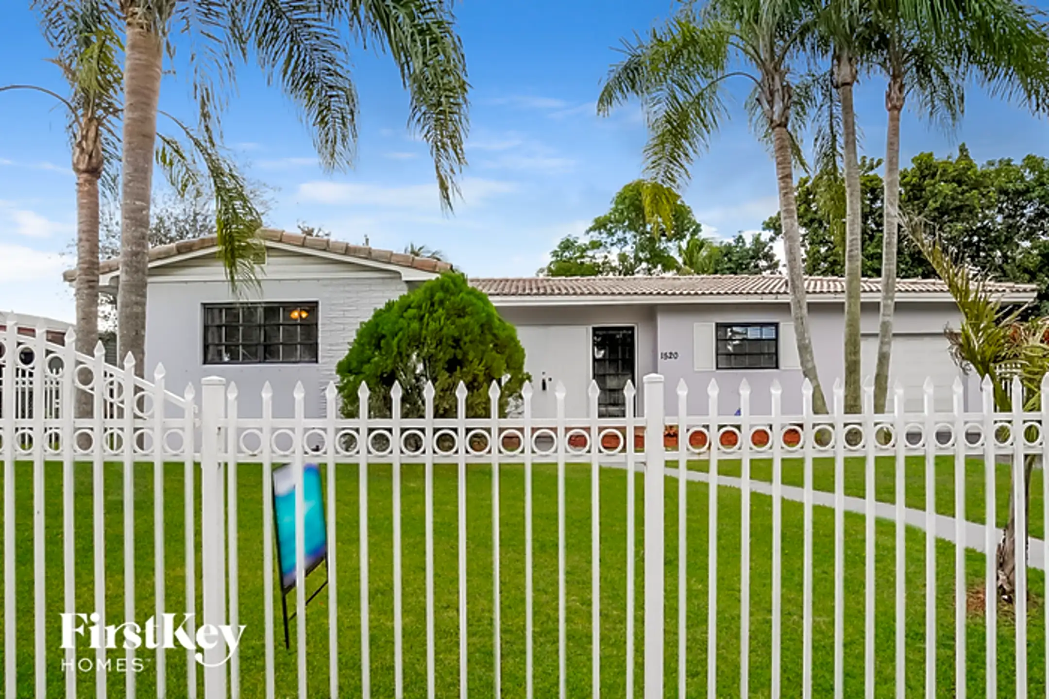 Building - 1520 Northwest 183rd Street - Miami, FL