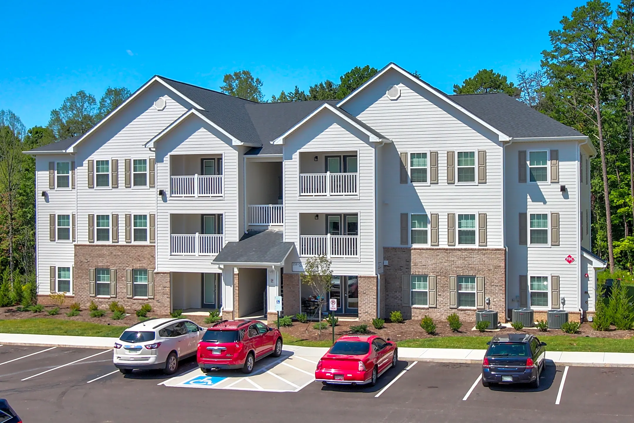 White Oak Crossing - 290 Quaker Way | Knoxville, TN Apartments for Rent ...