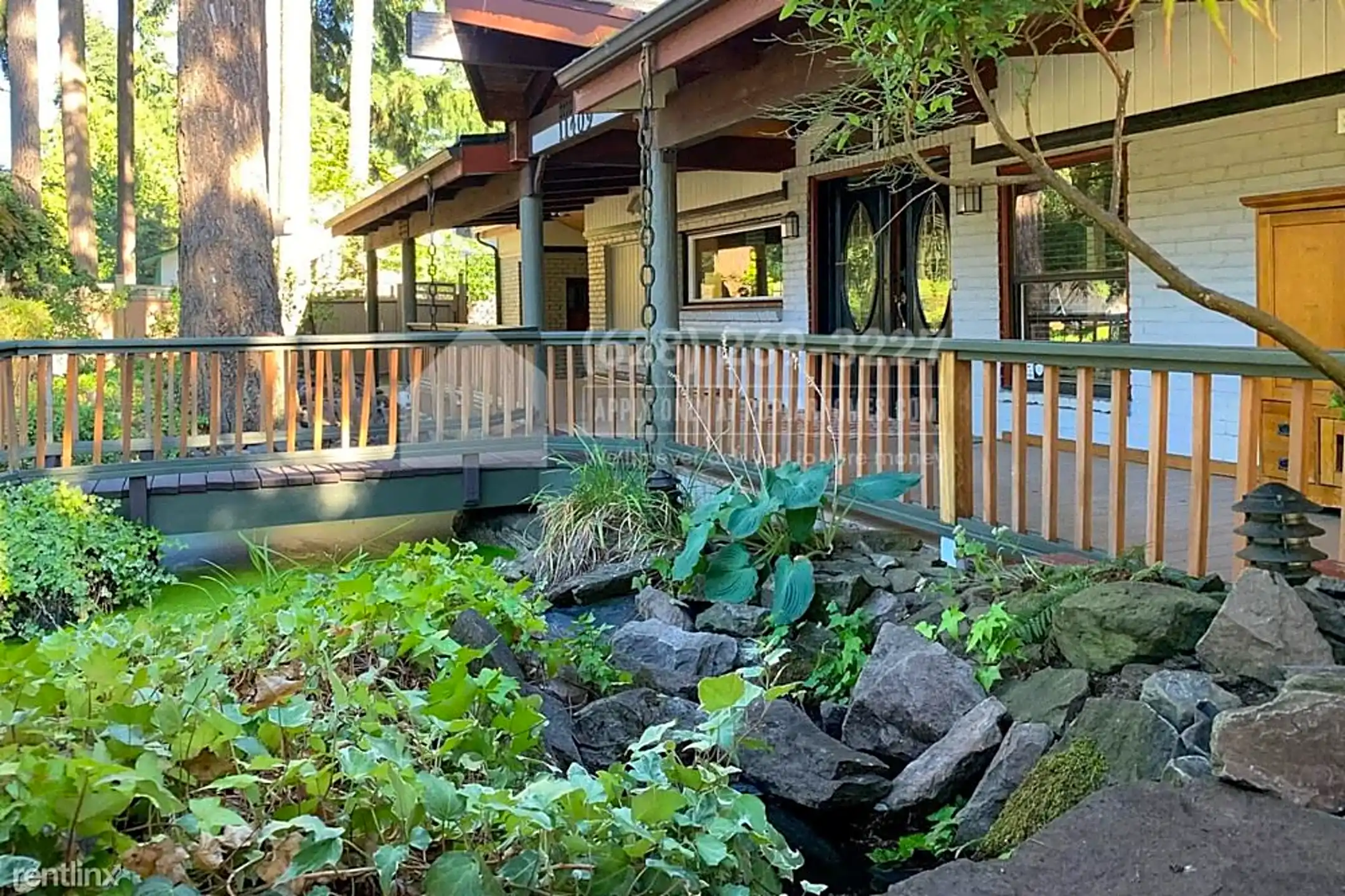 Patio / Deck - 11409 NE 112th St - Kirkland, WA