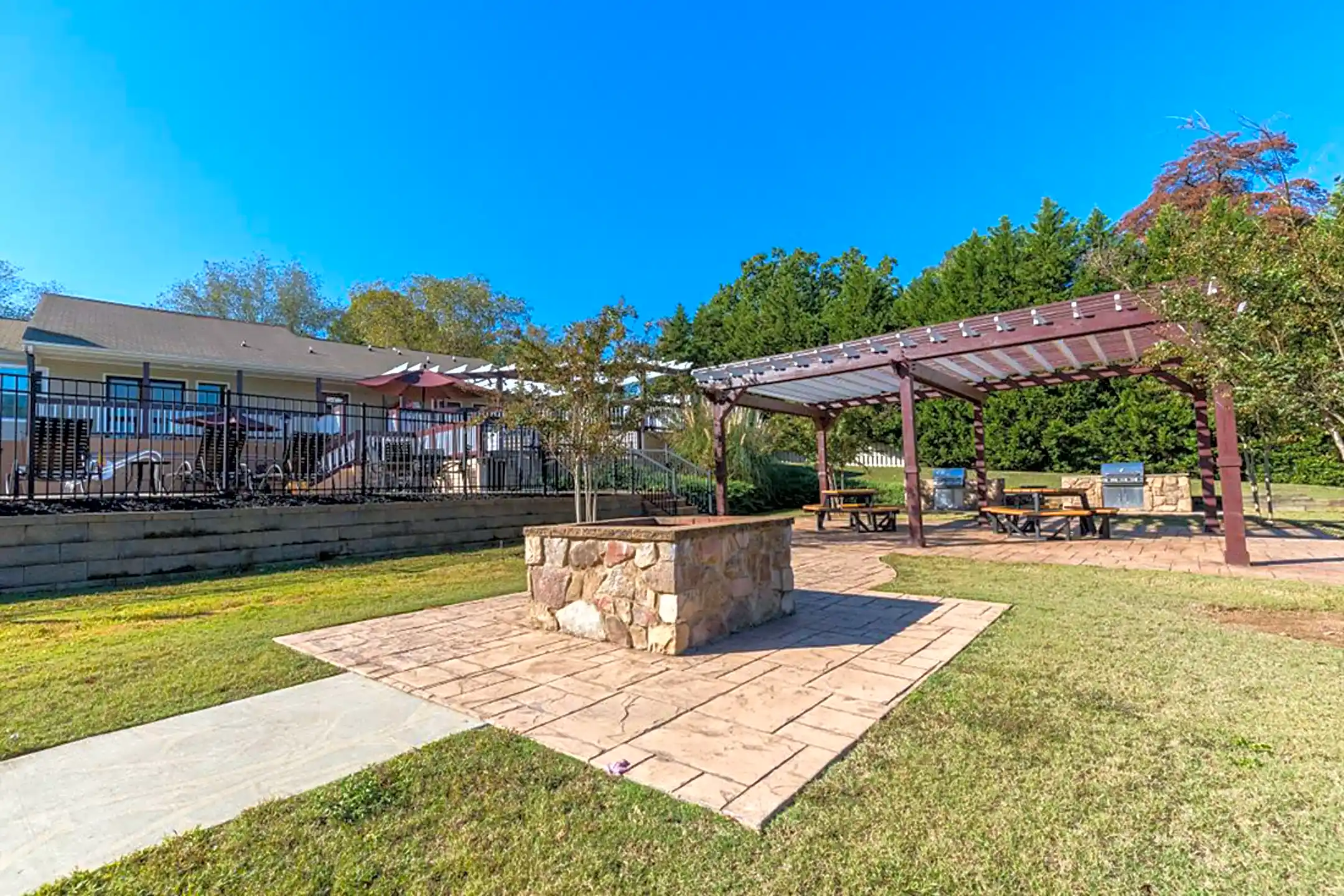 2950 North Apartment Homes Greenville, SC 29615