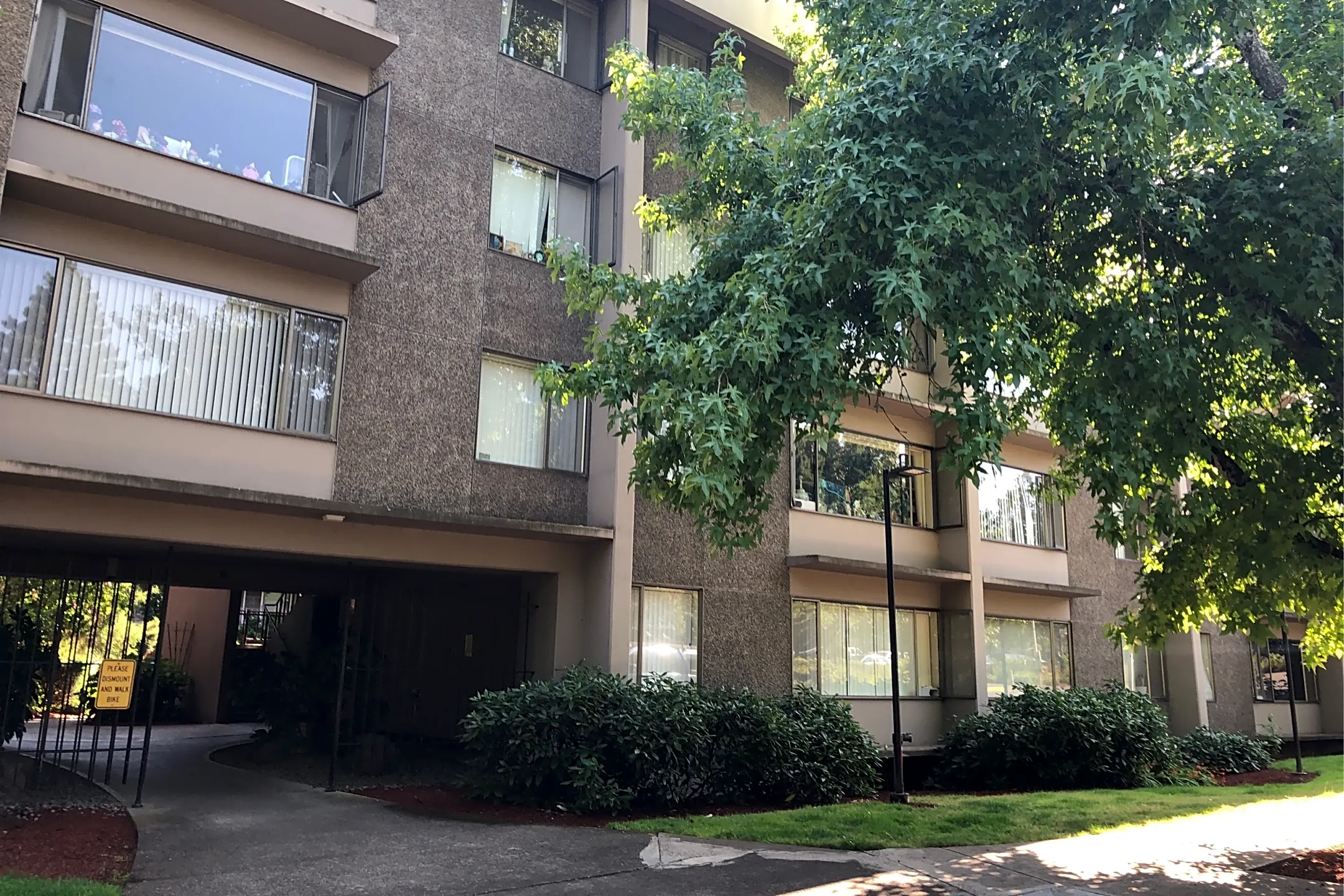 Parkview Terrace - 255 High St | Eugene, OR Apartments for Rent | Rent.