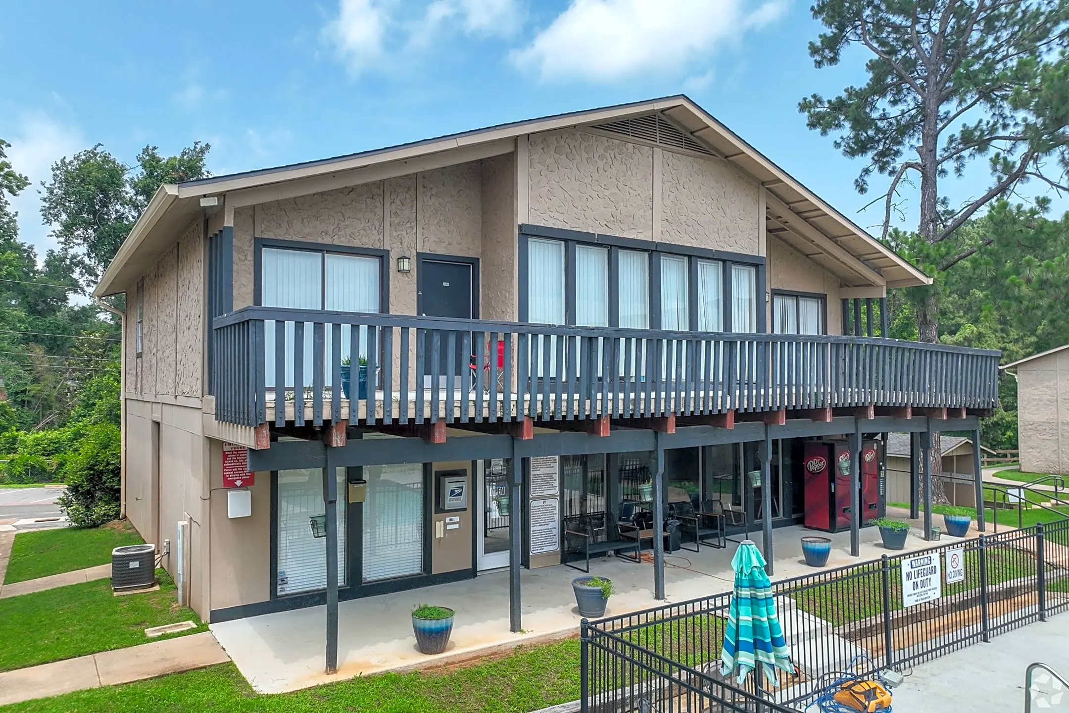 PINEHURST APARTMENTS 3401 E Marshall Ave Longview, TX Apartments