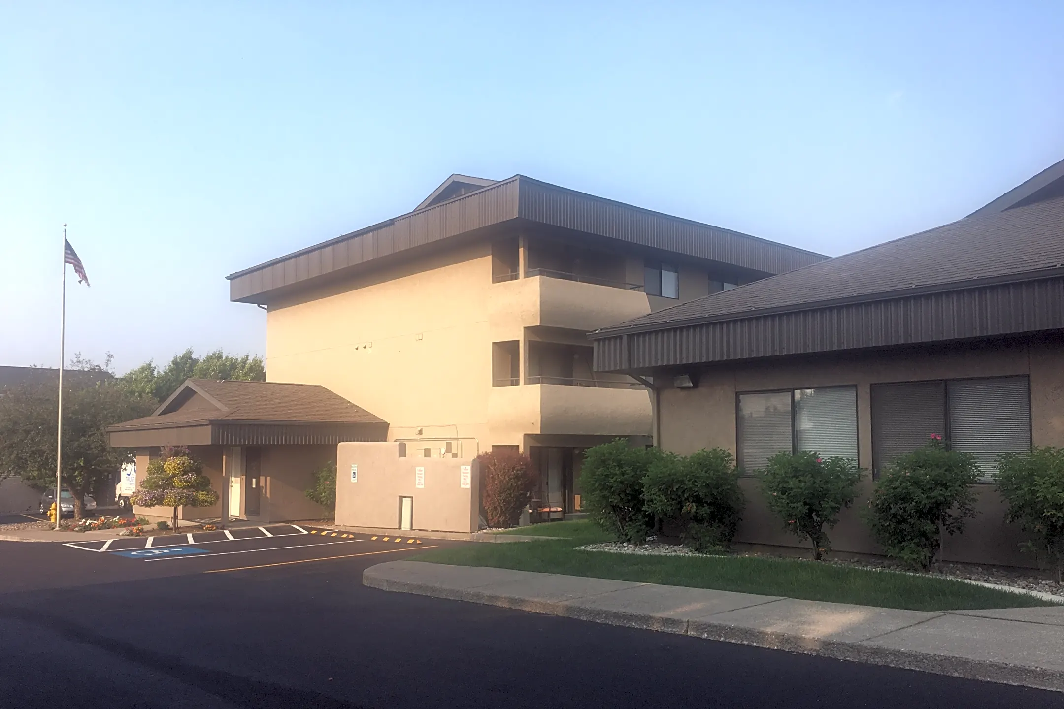 SULLIVAN COURT APTS Apartments Spokane Valley WA 99037