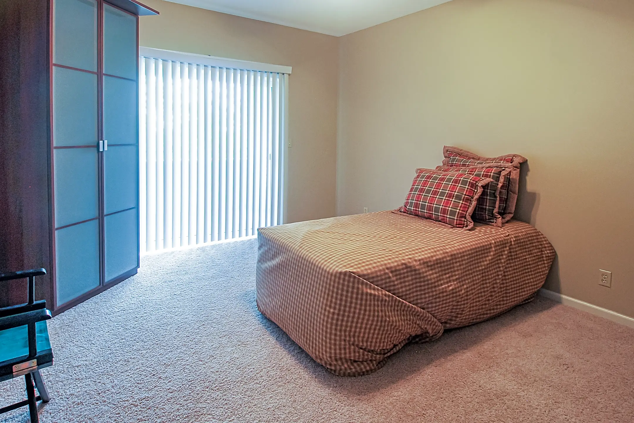 Harbour East Apartments 6538 Spring Brook Rd Rockford, IL