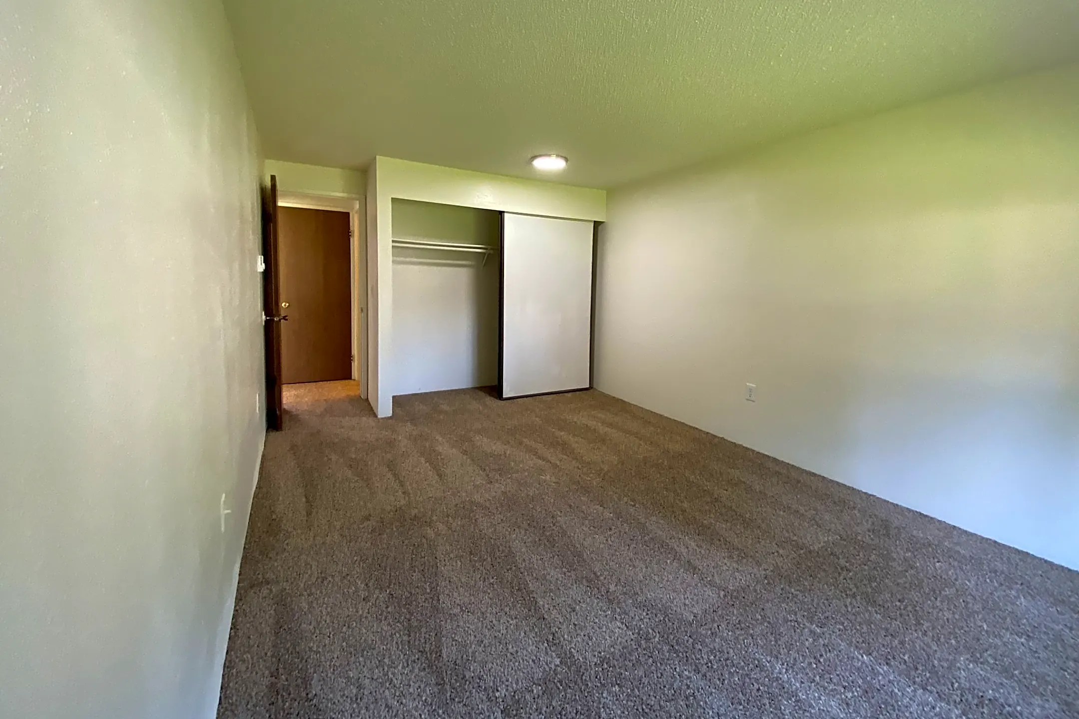 Living Room - Hidden Firs Apartments - Tacoma, WA