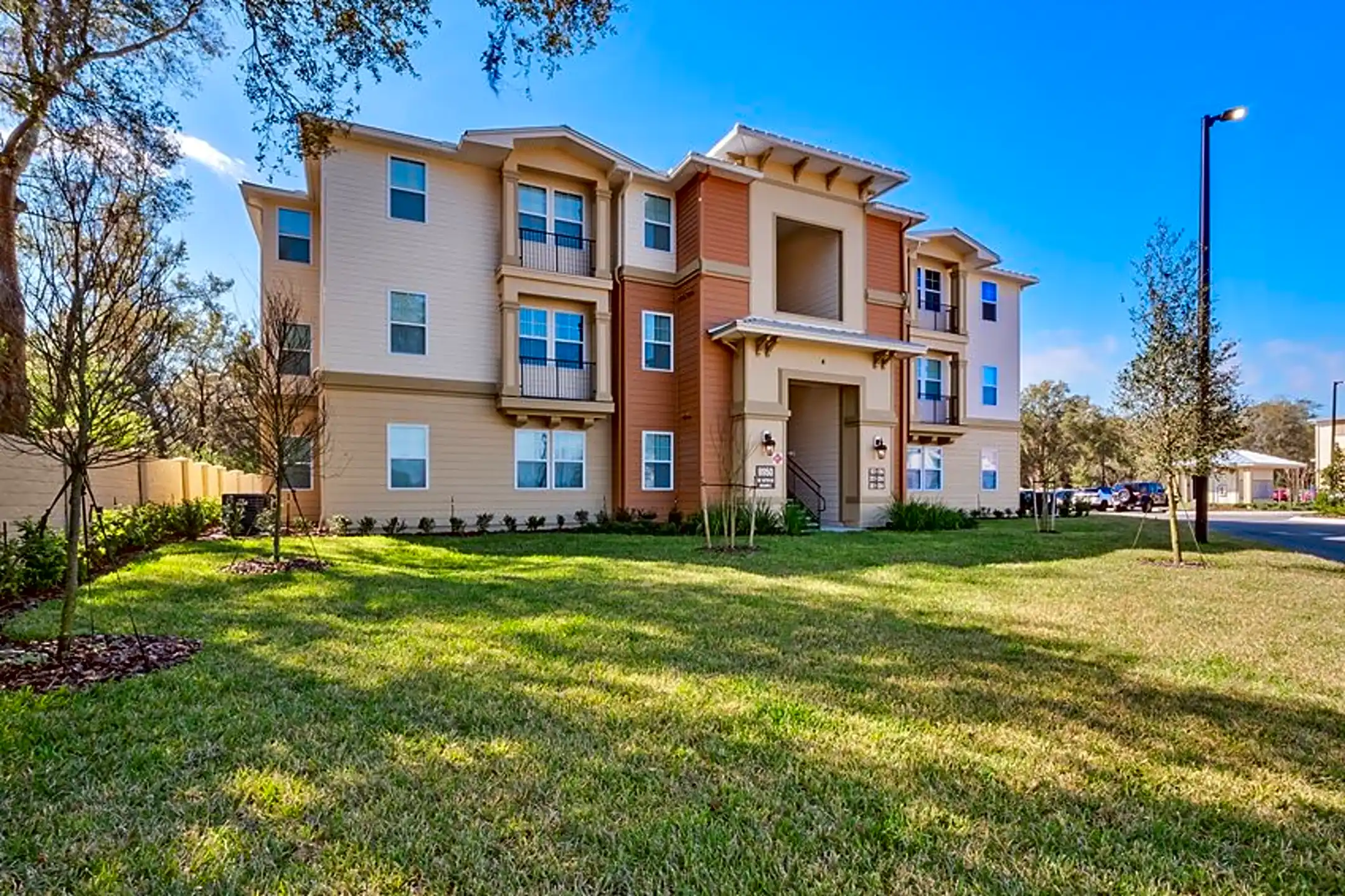 Clyde Morris Landings Apartment Homes 1381 N. Clyde Morris Blvd