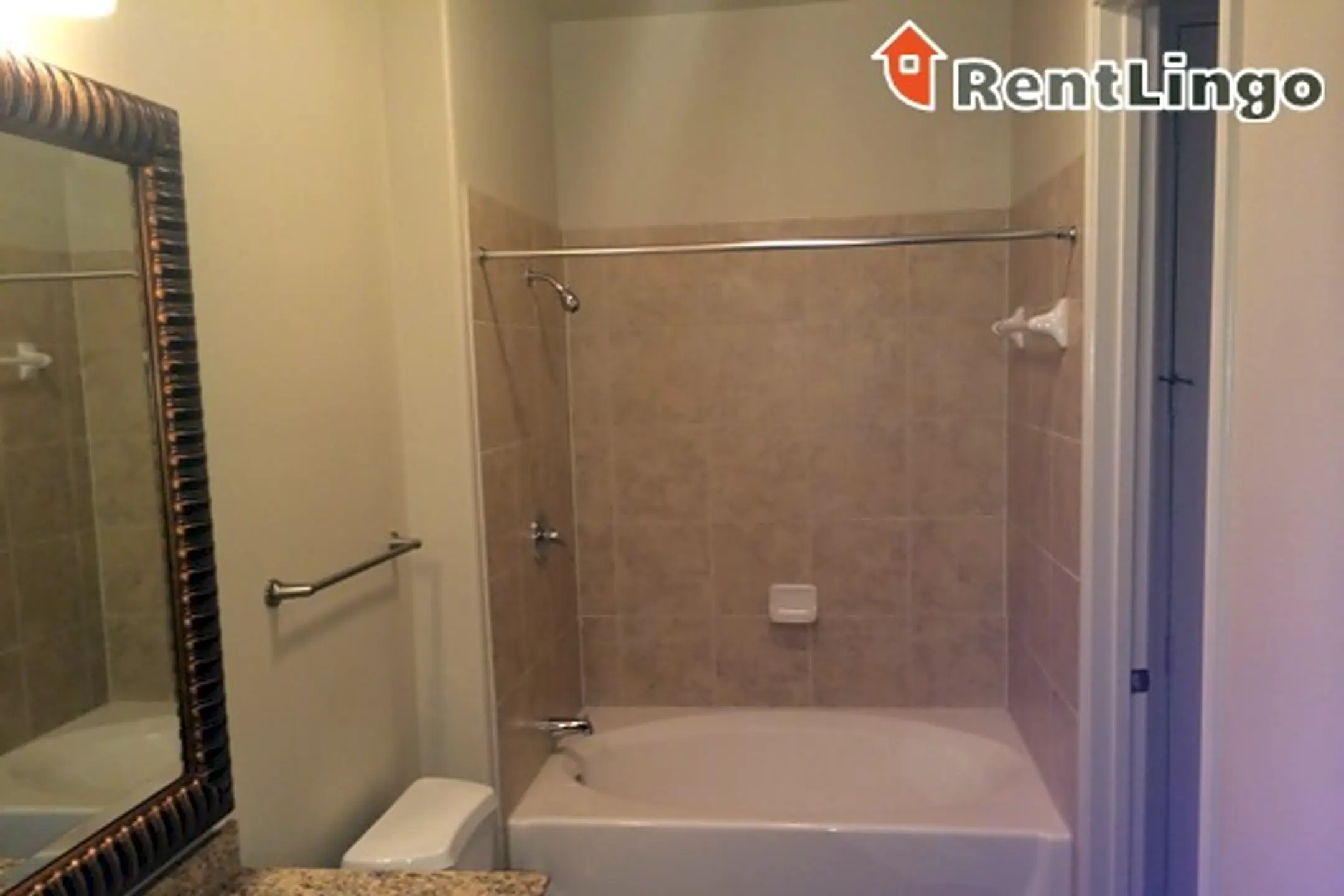 Bathroom - 7777 Greenbriar Dr - Houston, TX