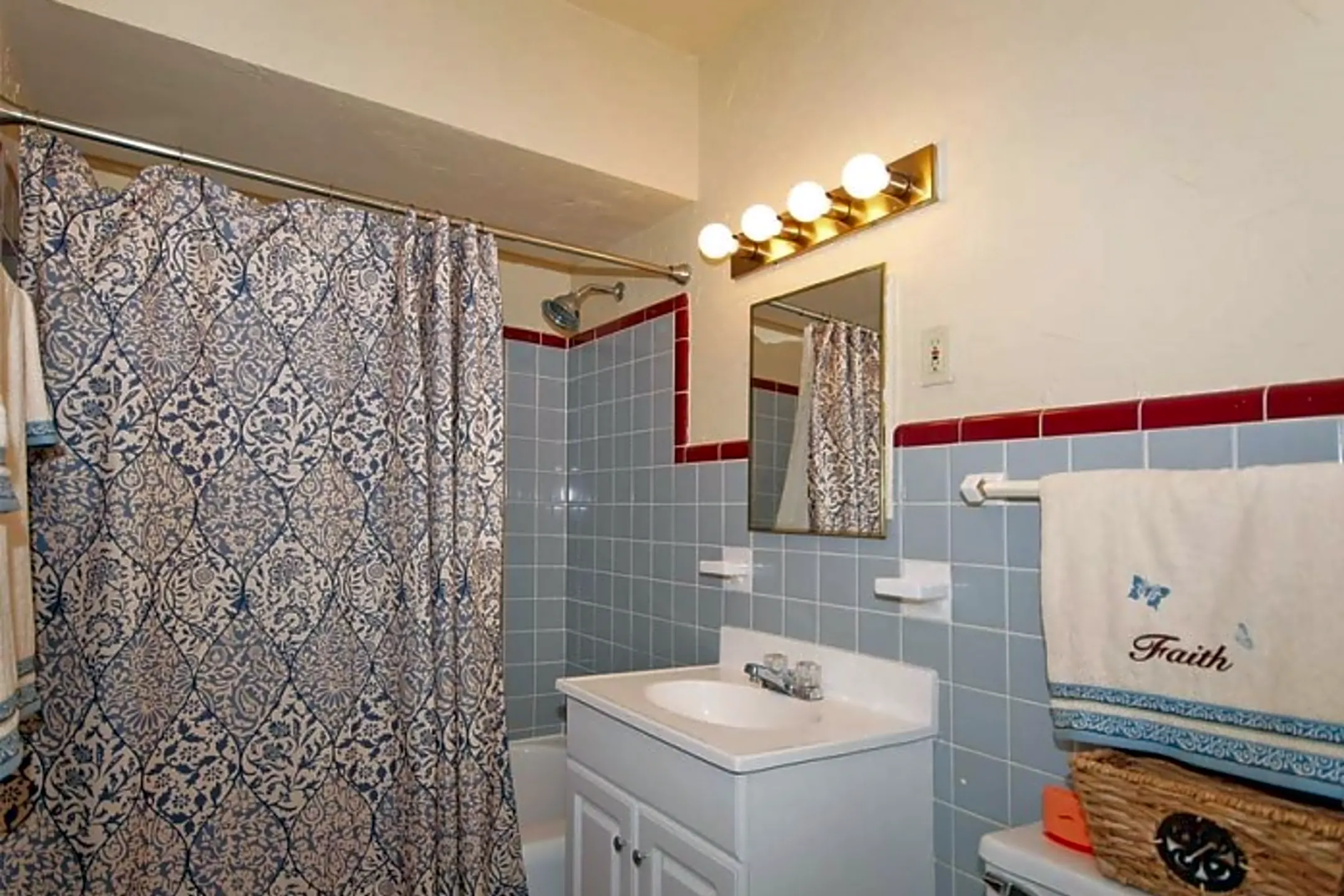 Bathroom - The Westmoreland - Shaker Heights, OH