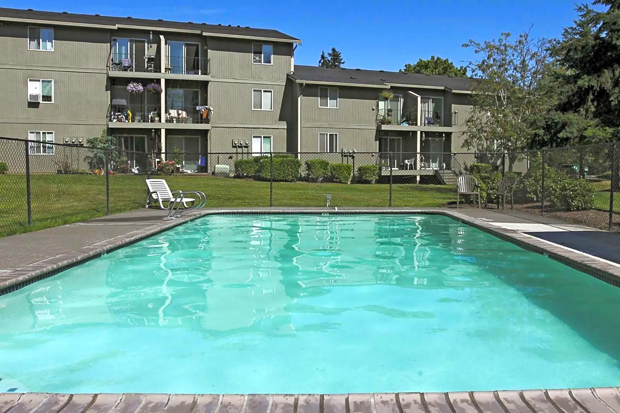 Pool - Willamette Terrace Apartments - West Linn, OR