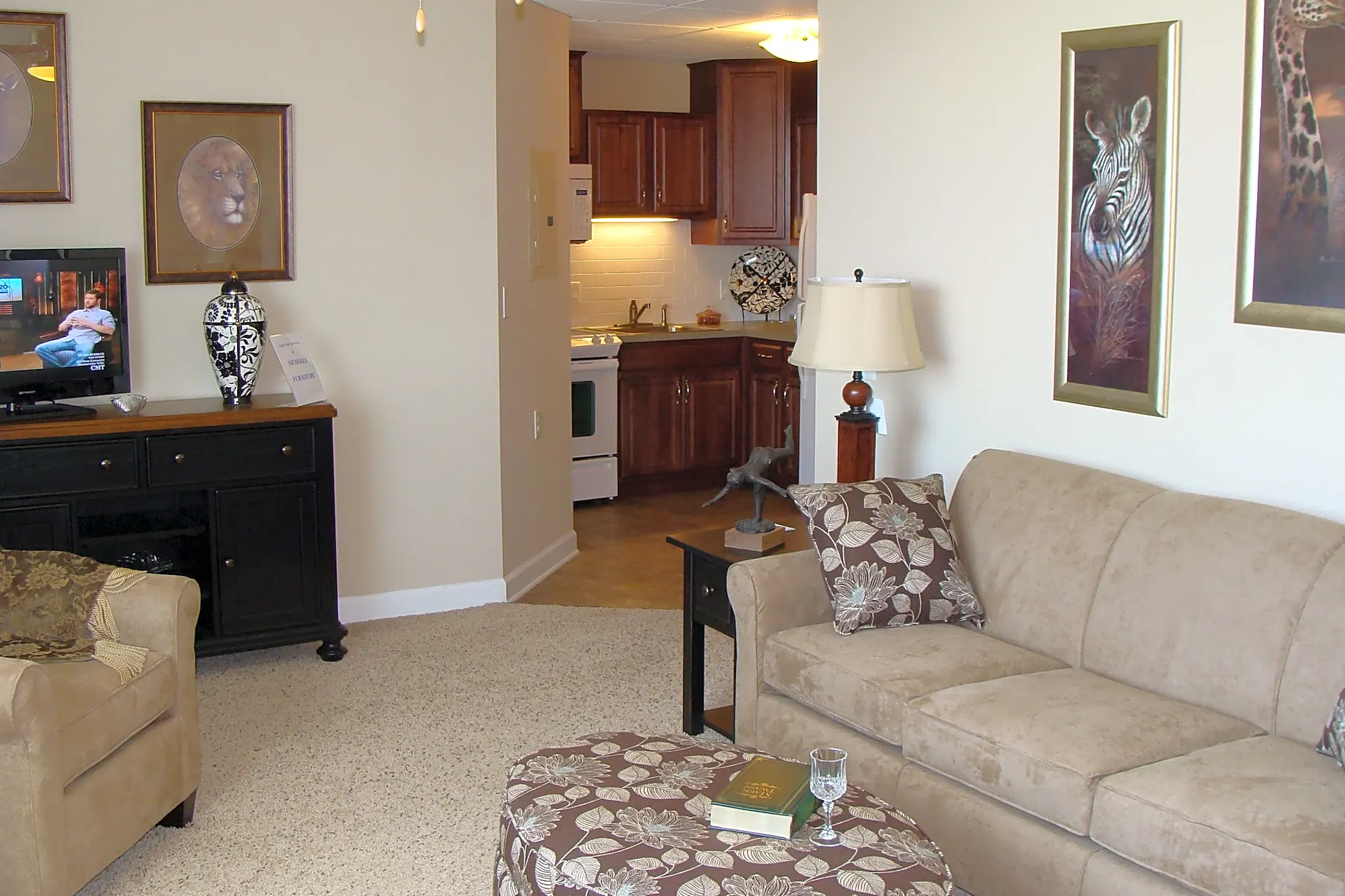 Living Room - Marion Towers I 55+ - Marion, OH