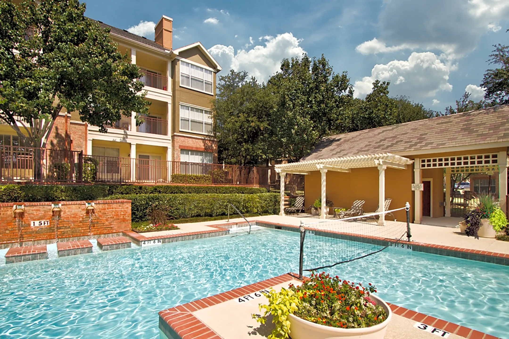Pool - Montgomery Apartments - Irving, TX