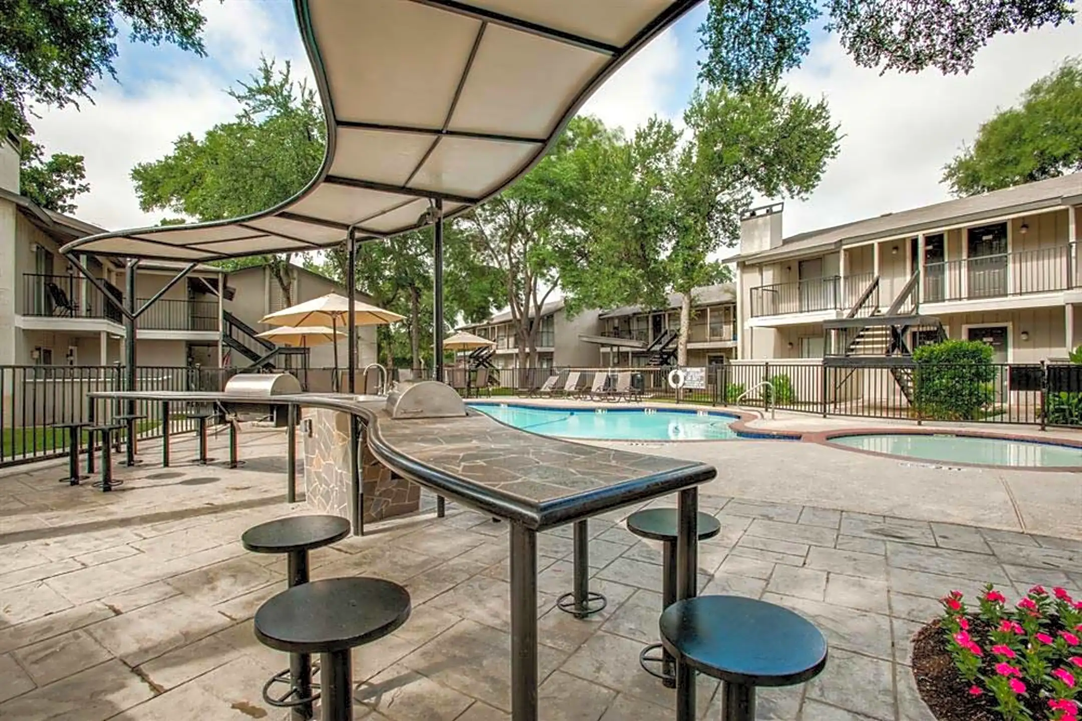Pool - Courtyards of Roses - Irving, TX