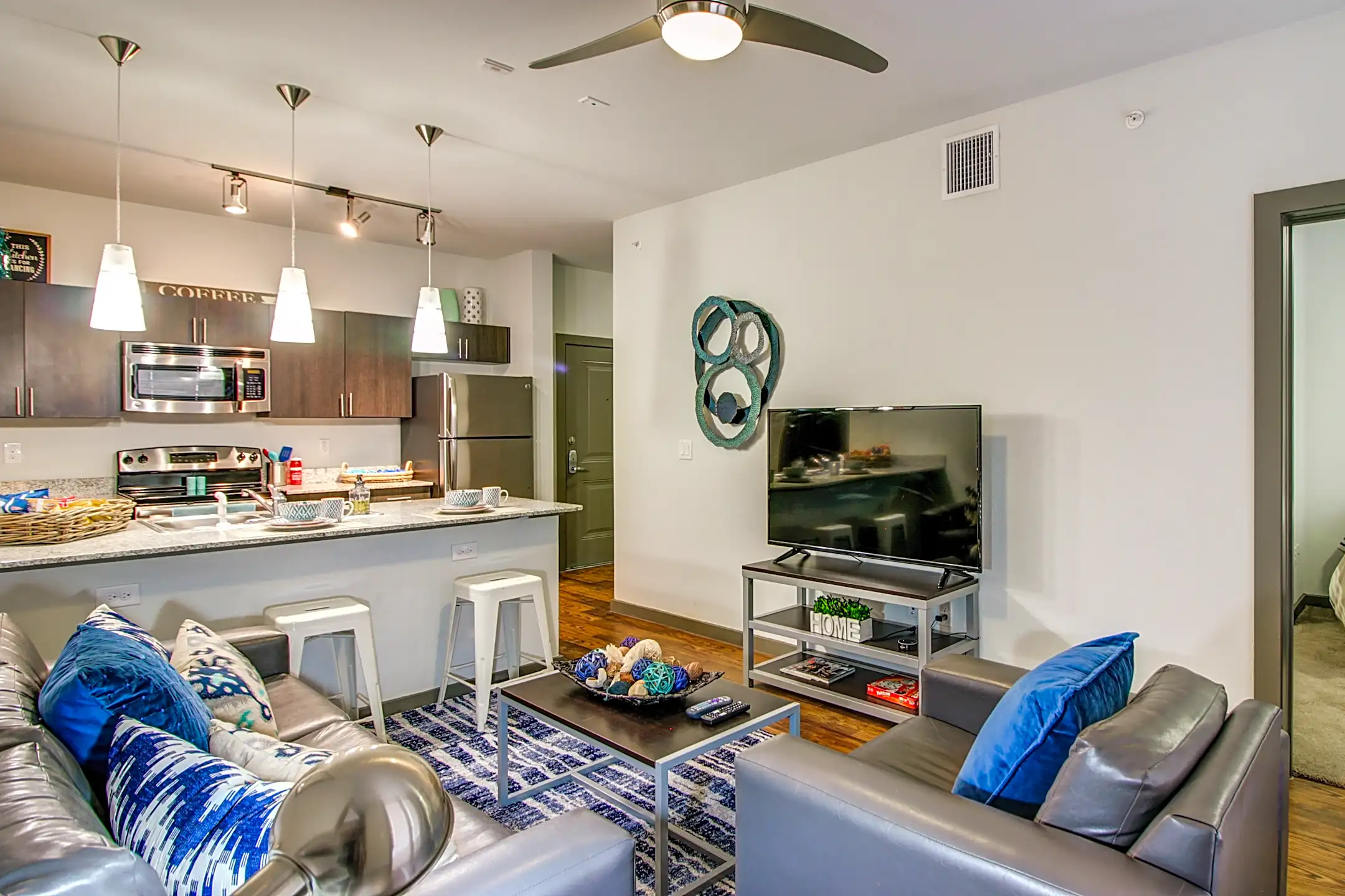 Campus Vue Student Apartments 4459 N Macgregor Way Houston, TX for