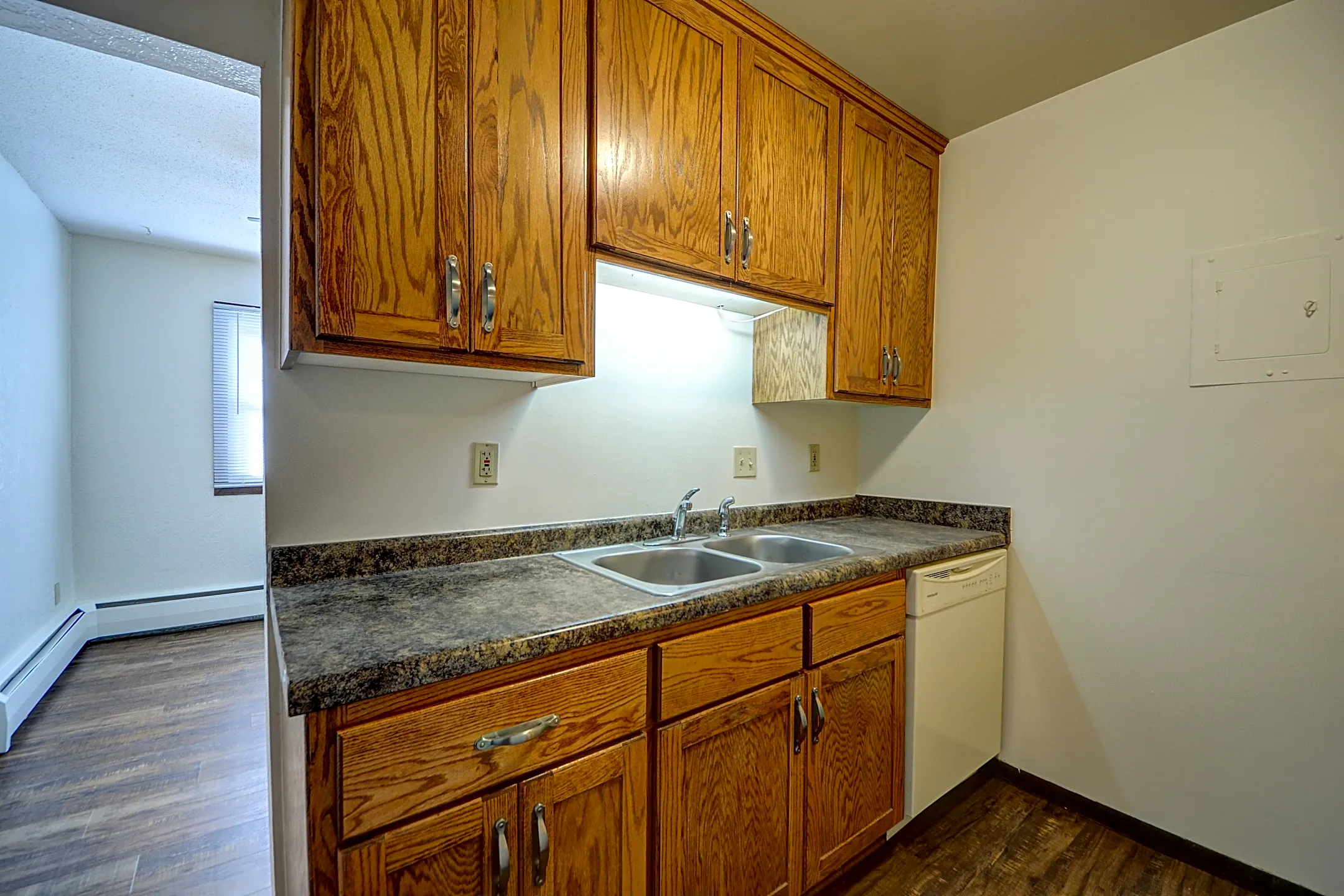 Edgerton Manor 2021 Edgerton Street Maplewood, MN Apartments for
