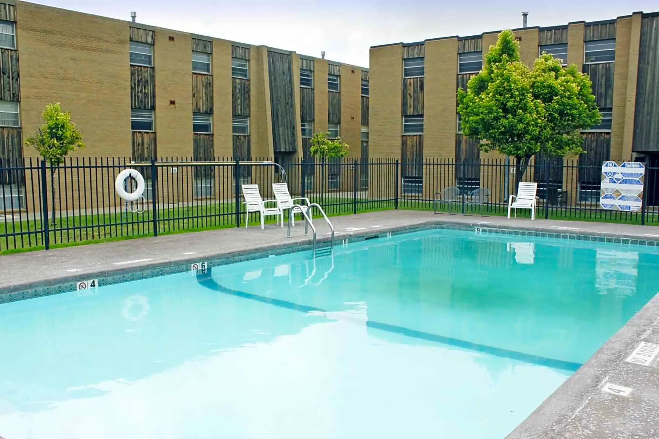 Pool - Park Lane Apartments - Amarillo, TX