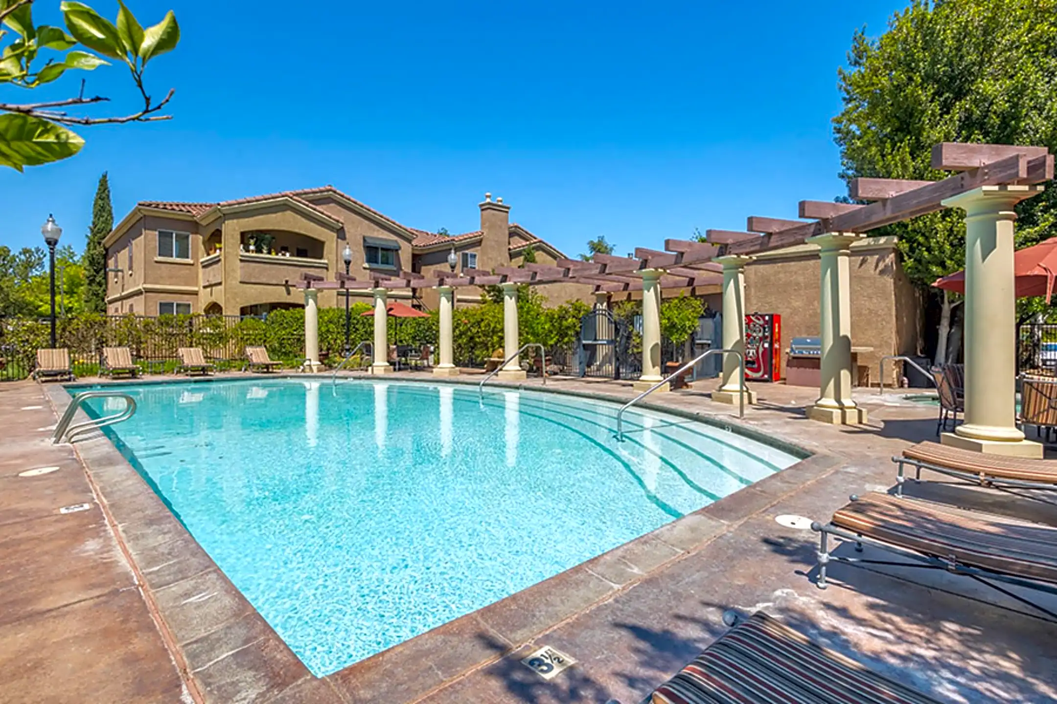 Castellino at Laguna West 3300 Renwick Ave Elk Grove, CA Apartments