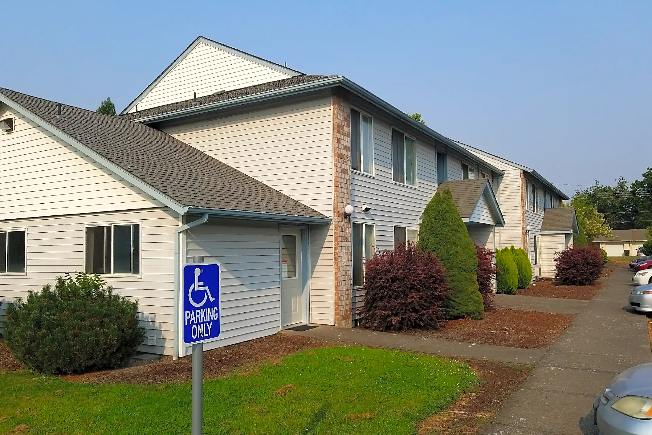 Windsor Court Apts - 1065 Willow Lake Rd N | Keizer, OR Apartments for