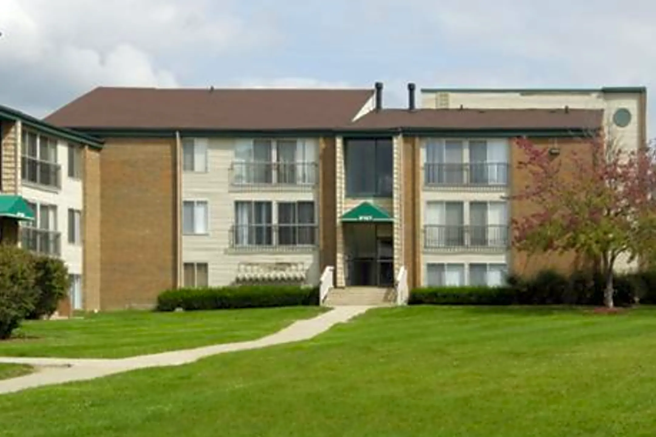 Glencoe Hills Apartments - Ann Arbor, MI 48108