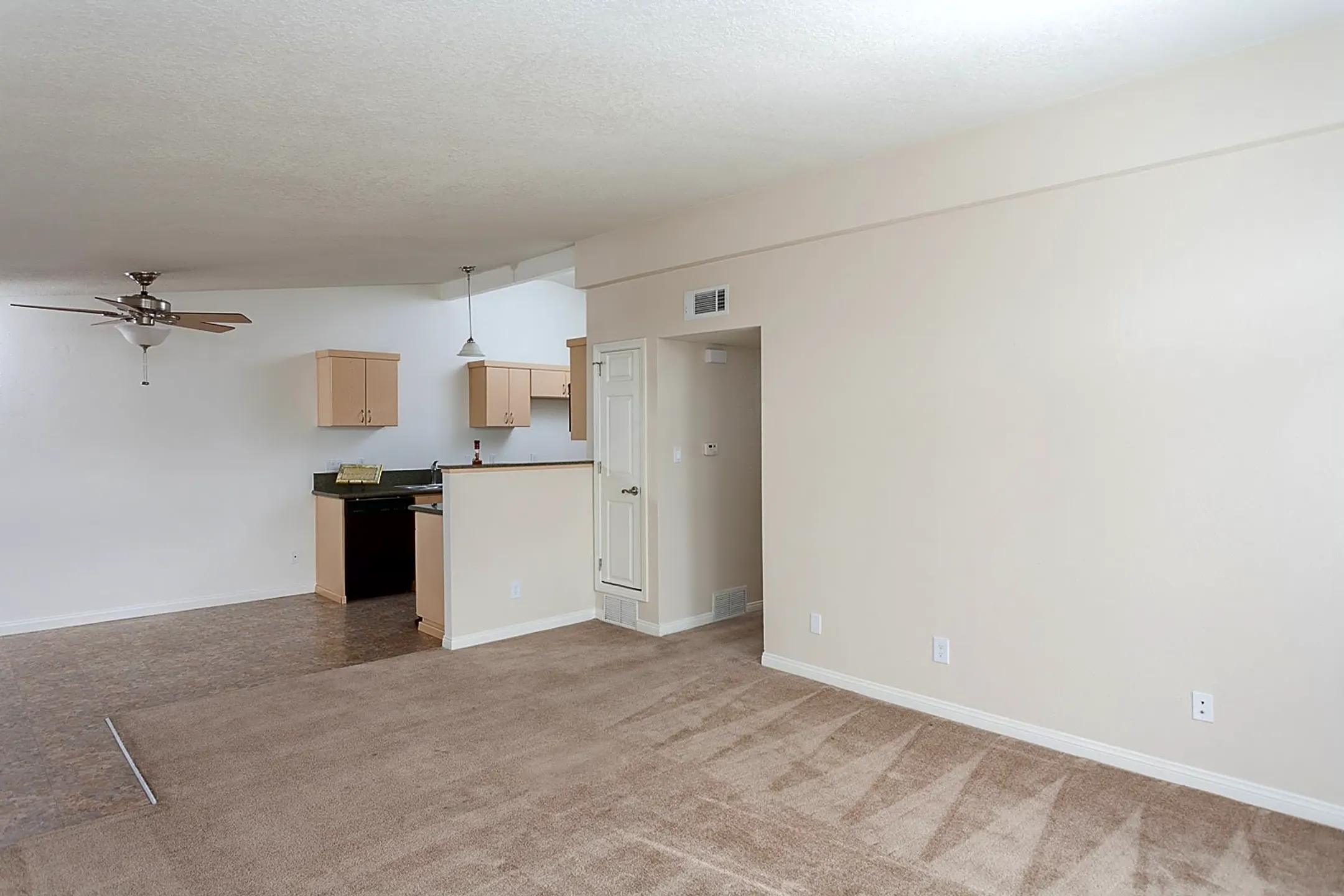 Park del Amo - 4905 Castana Ave | Lakewood, CA Apartments for Rent | Rent.