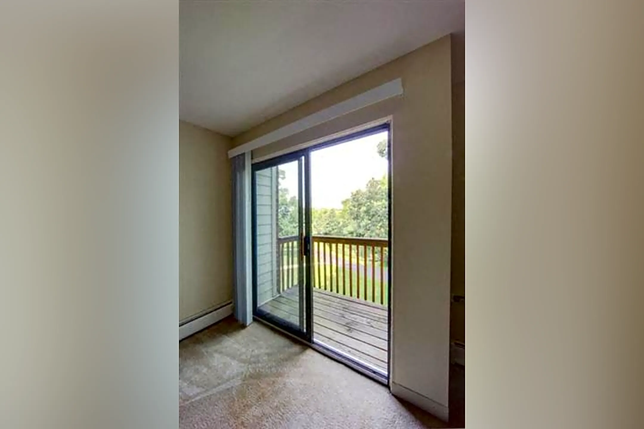 Rosewood Apartments 318 W Forest Ave Round Lake, IL Apartments for