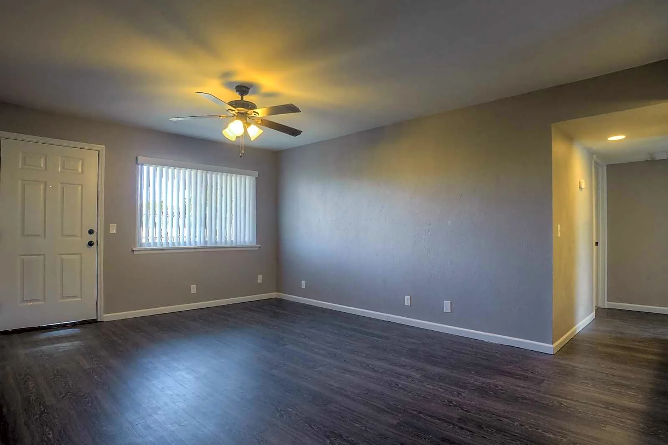 Living Room - 21 Penn Apartments - Oklahoma City, OK