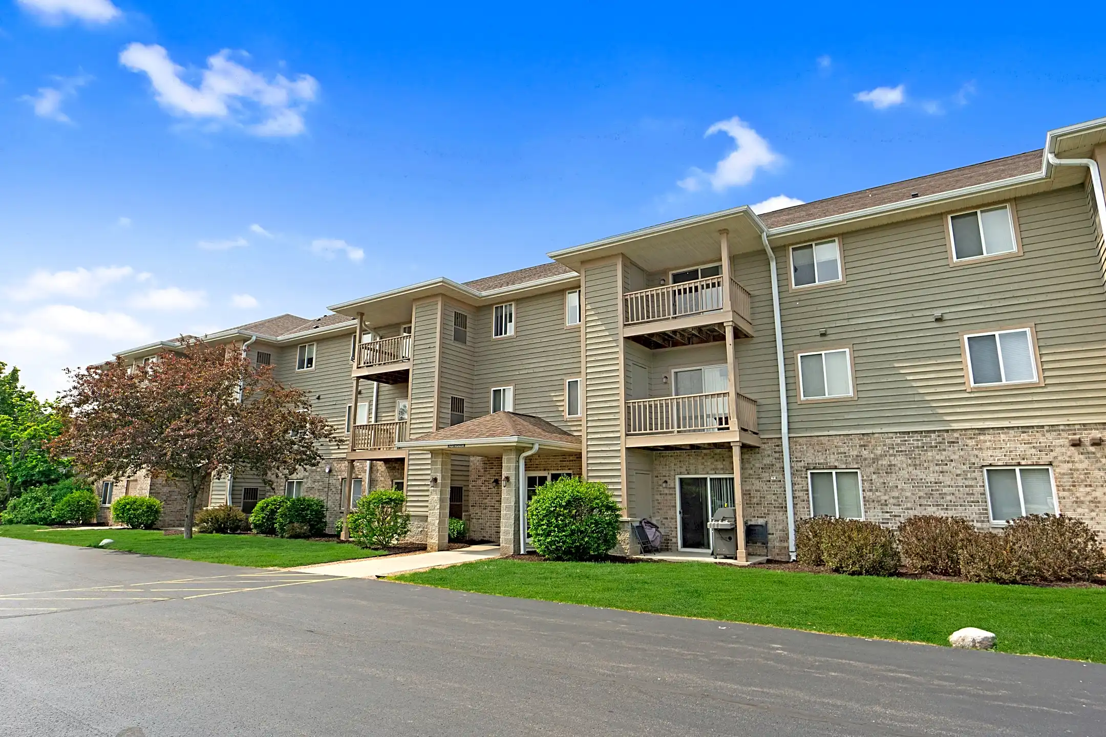 Saddle Brook Apartments Pewaukee, WI 53072