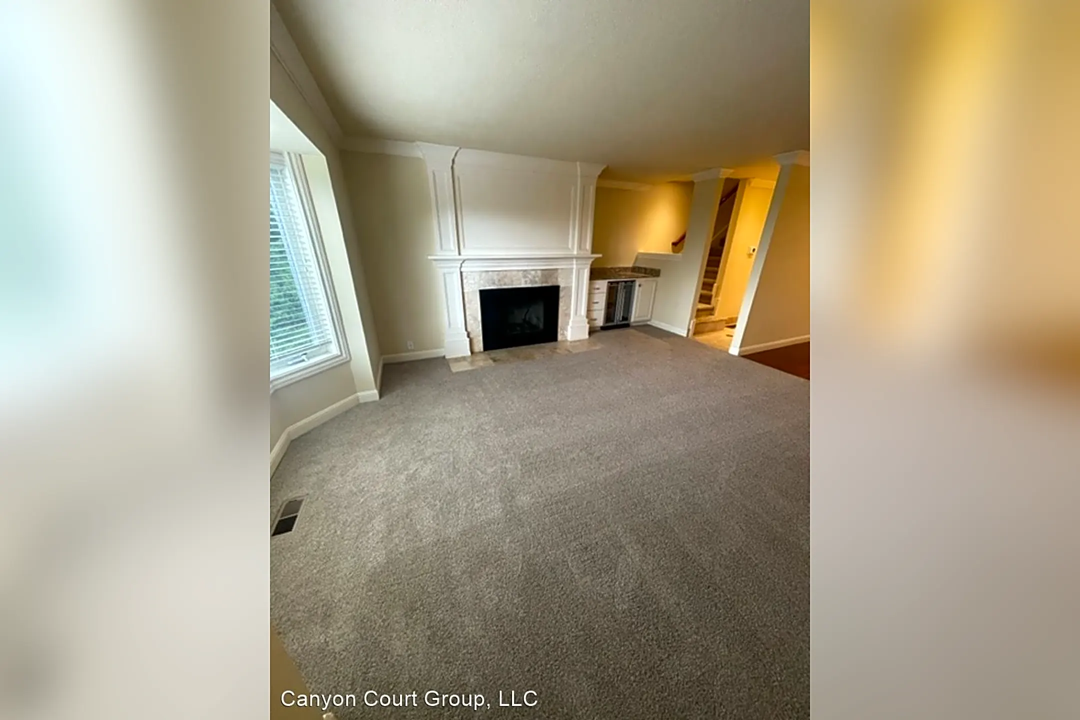 Living Room - 6570 SW Canyon Ct - Portland, OR