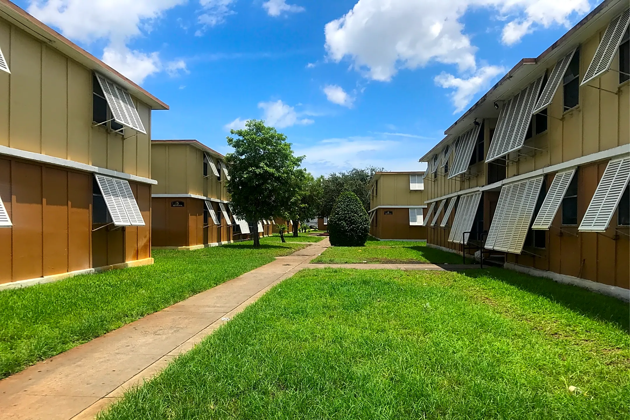 Lauderhill Point 31443146 nw 19th st Fort Lauderdale, FL