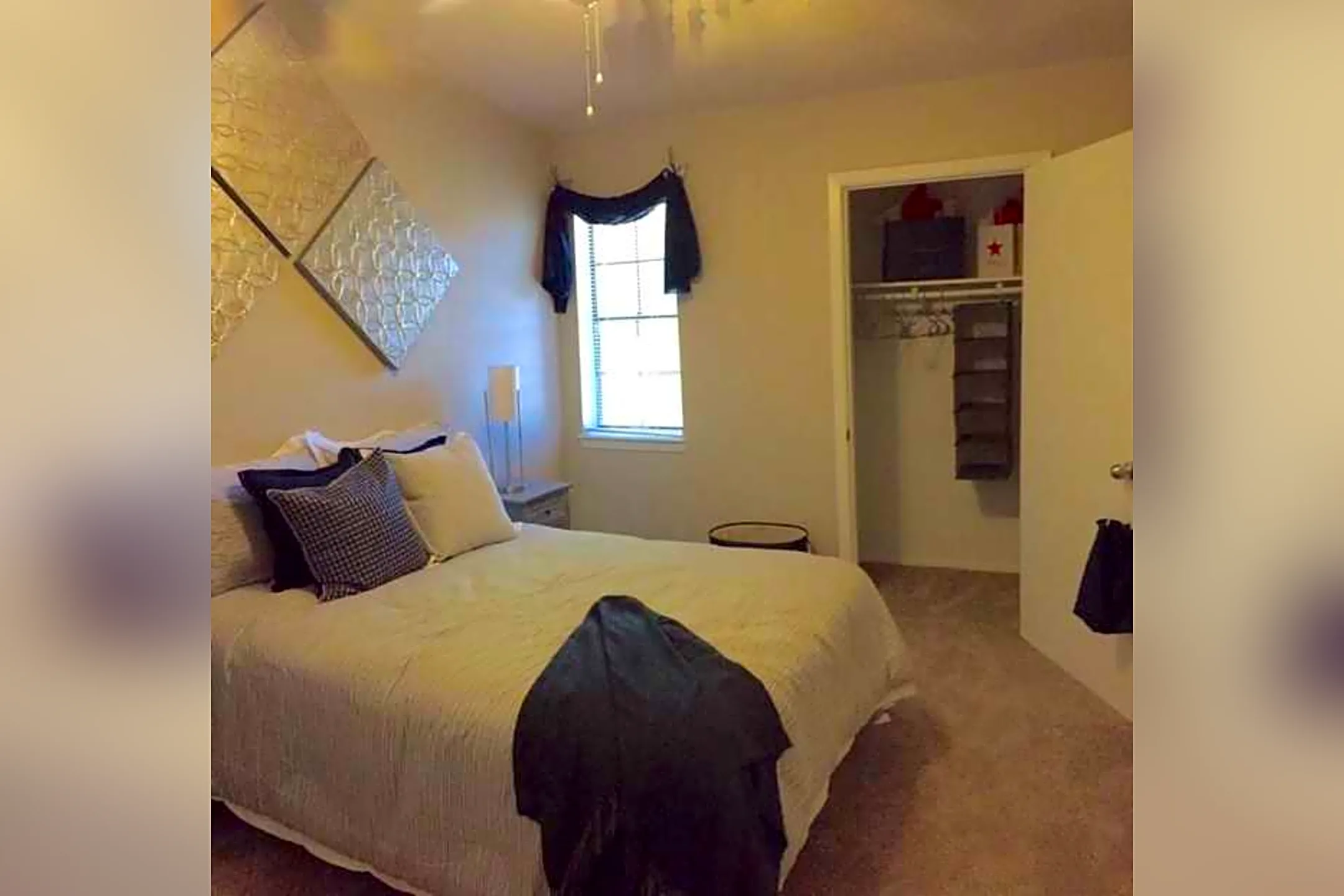 Bedroom - 31 Thirty Apartments - Bryan, TX