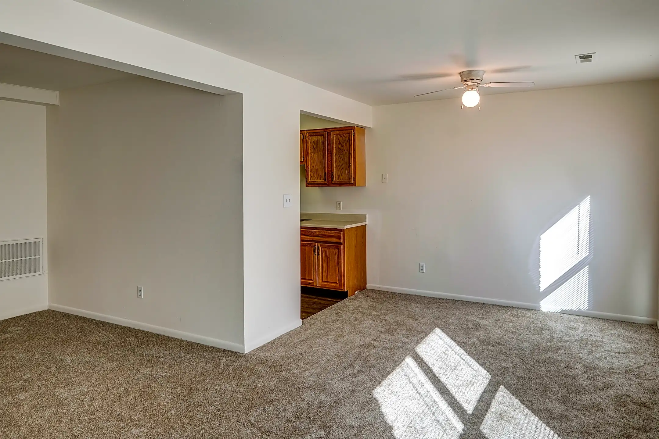 Pine Glen Apartments Indianapolis, IN 46227