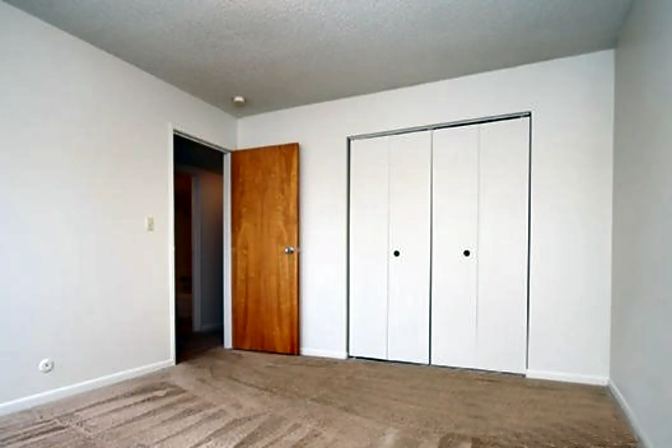 Excelsior Village Apartments 2000 W Jesse James Rd Excelsior