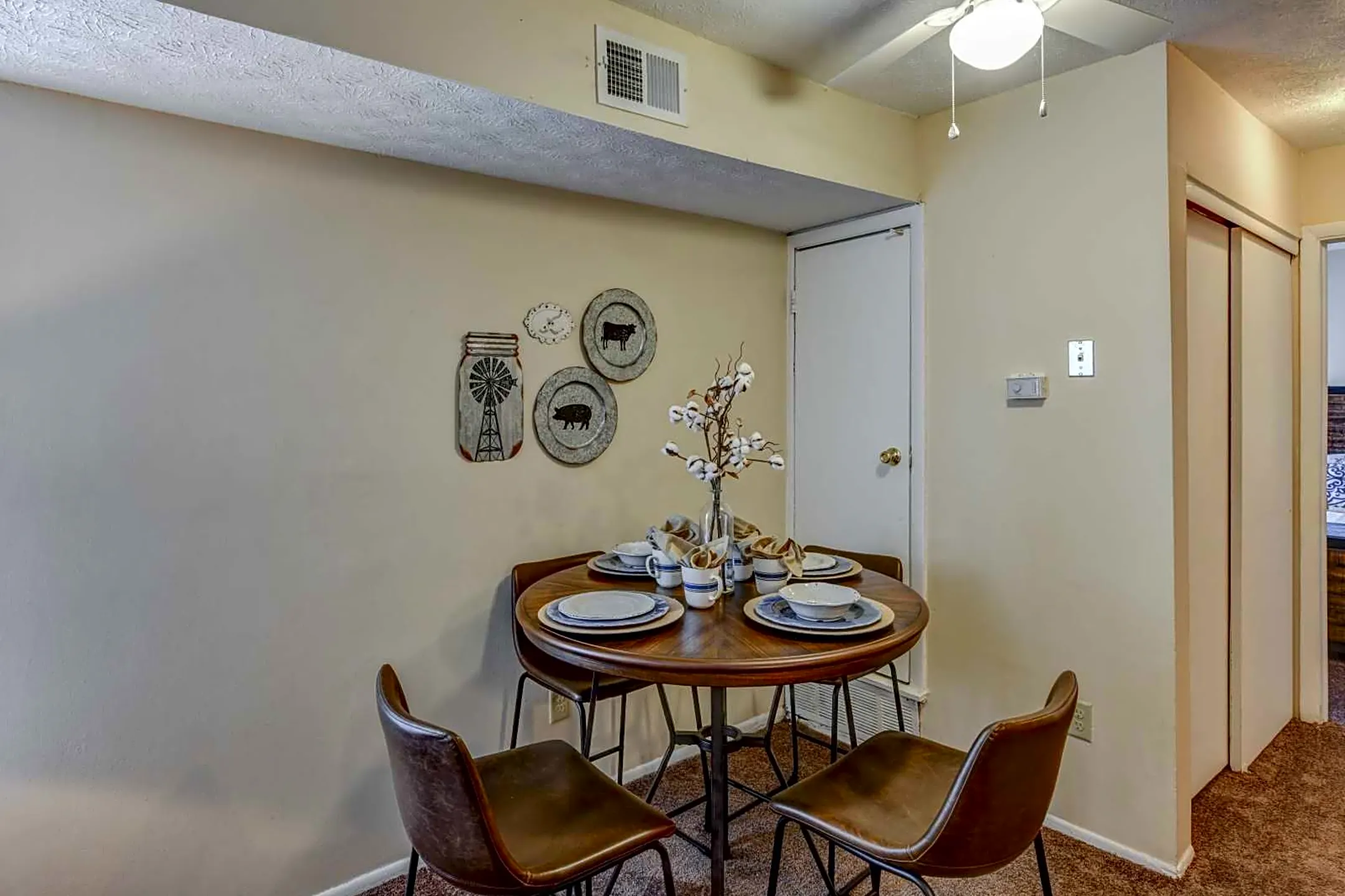 Dining Room - Lake Eden Apartments and Townhomes - Columbus, OH