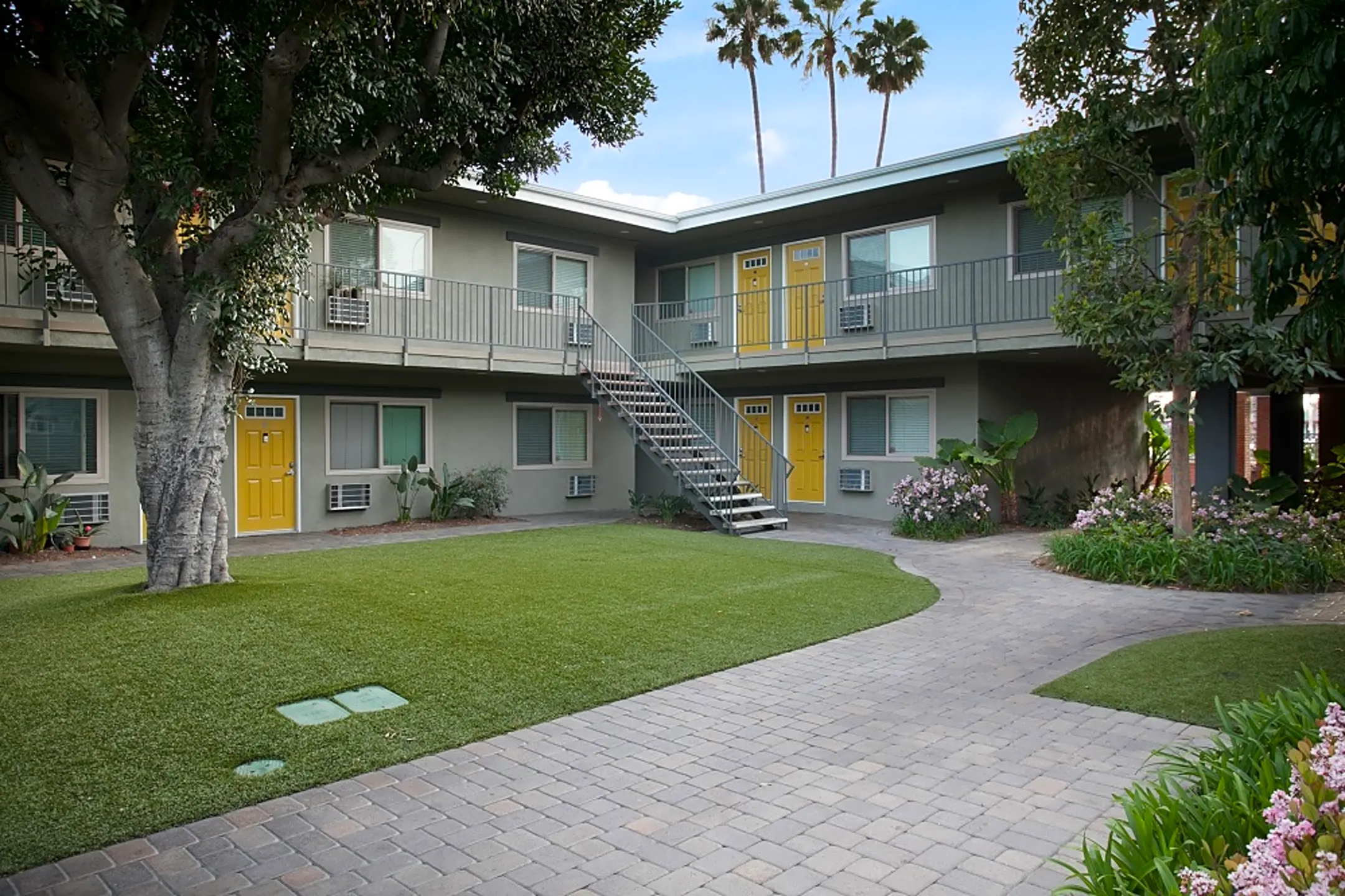 Building - California Palms Apartments - Santa Ana, CA